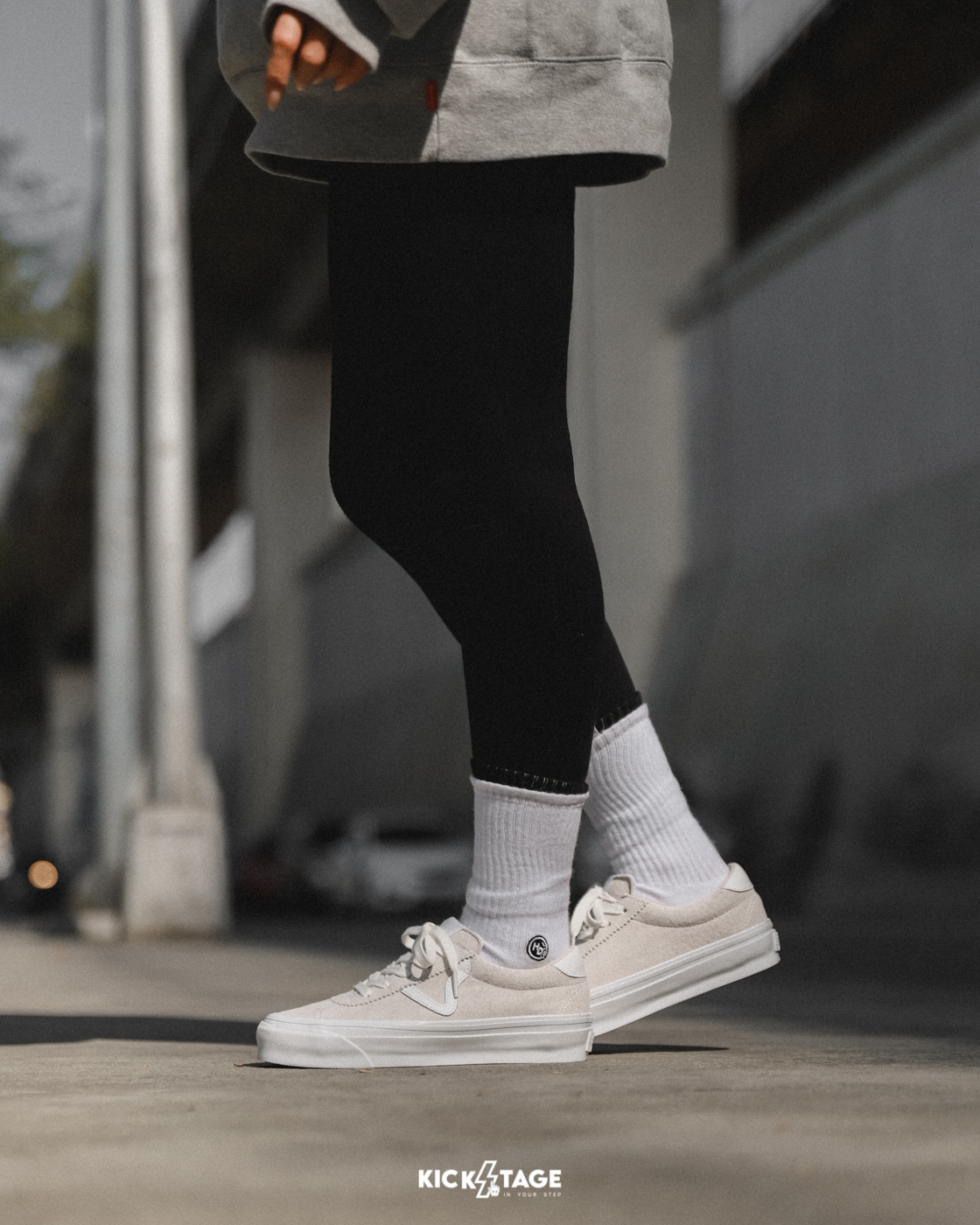 <特價商品，不退換>VANS SPORT 73 PIG SUEDE 米白 經典 麂皮 復古 休閒 板鞋【VN000CR1WWW】