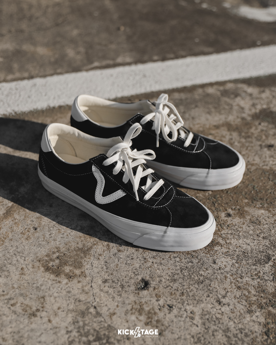 <特價商品，不退換>VANS SPORT 73 PIG SUEDE 黑白 經典 麂皮 復古 休閒 板鞋【VN000CR1BA2】