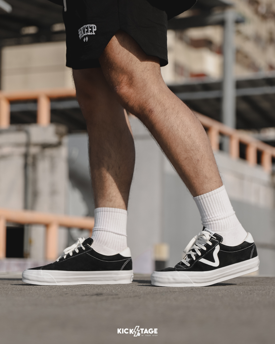 <特價商品，不退換>VANS SPORT 73 PIG SUEDE 黑白 經典 麂皮 復古 休閒 板鞋【VN000CR1BA2】