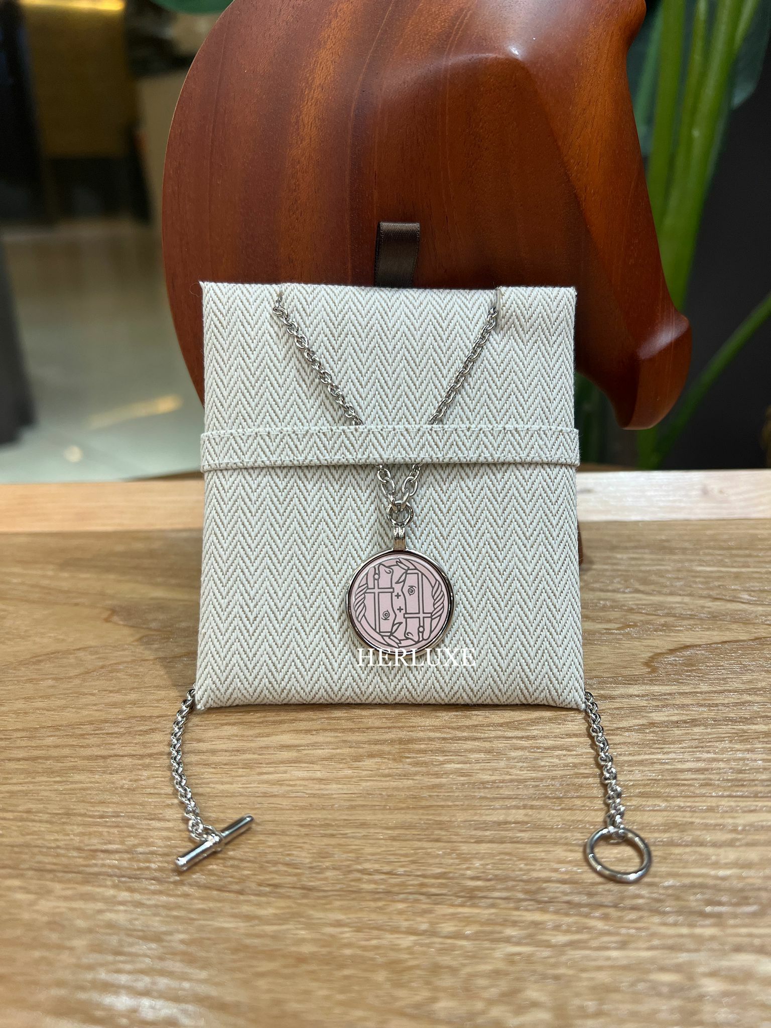 Medaille quadrige necklace pm blanc platine/rose candeur