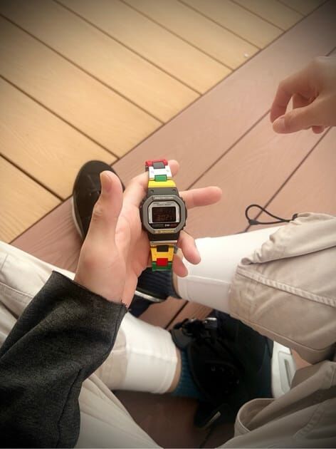 萬年鐘錶 - G-SHOCK  復古懷舊錄音帶標籤色彩配置錶帶防震電子錶  DW-5610MT-1  錶徑 : 43.8 MM