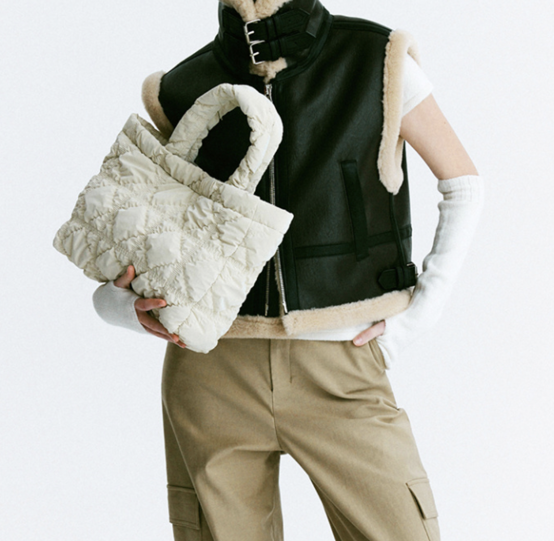 【CARLYN】 韓国人気 新作★ Blow Tote Bag CARLYN】 韓国人気 新作☆ Blow Tote Bag (CARLYN/トートバッグ