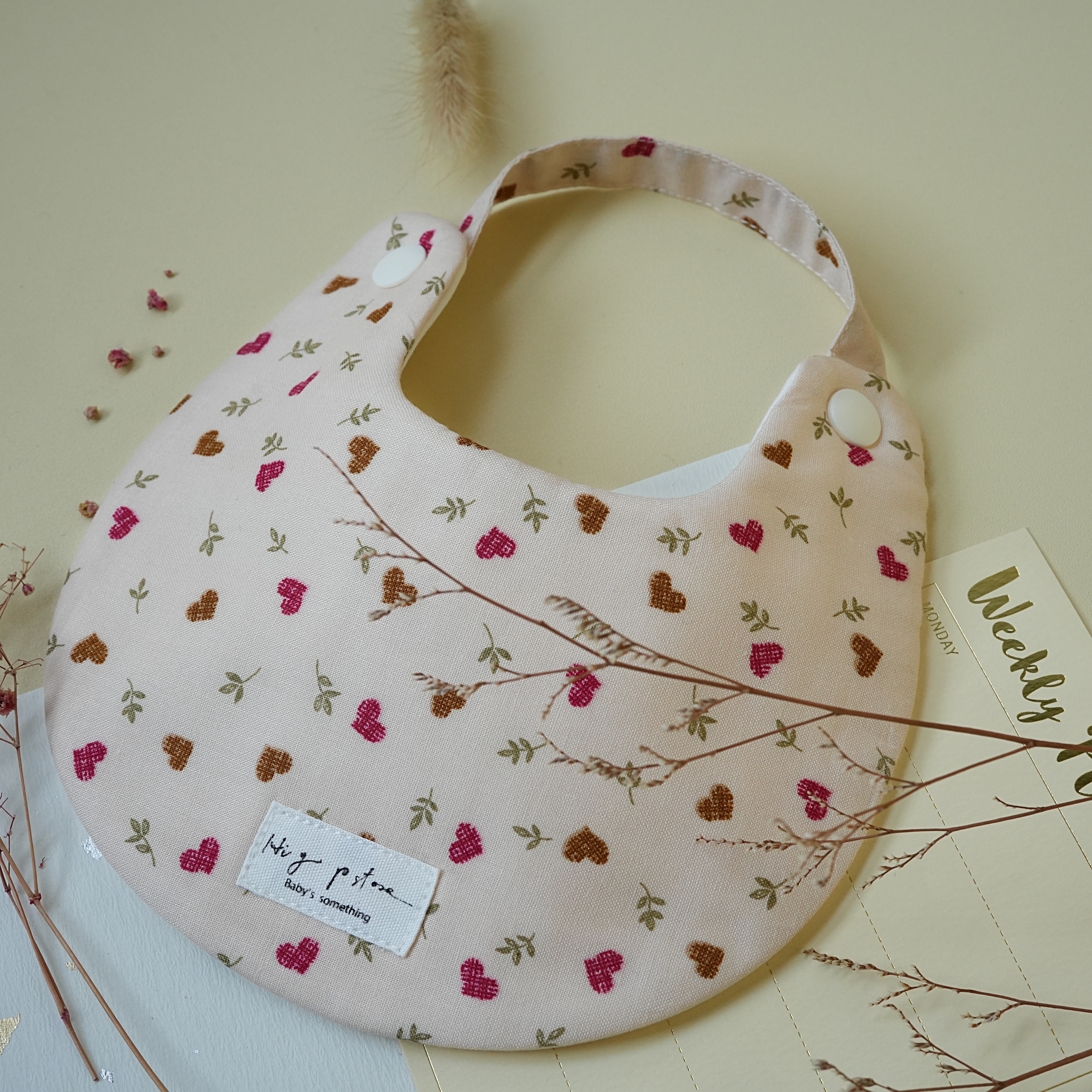 Hi Y.P store-手作圍兜-心花朵朵