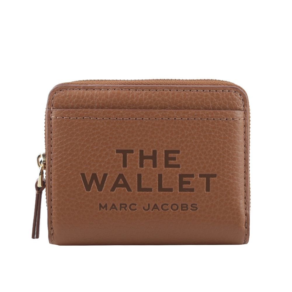 【MARC JACOBS】壓印標誌對開暗釦二折迷你短夾(堅果棕) 2R3SMP044S10 212