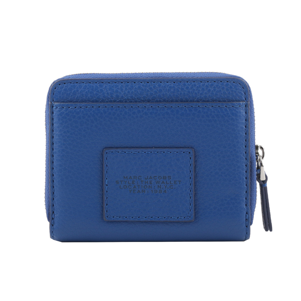 【MARC JACOBS】壓印標誌對開暗釦二折迷你短夾(鈷藍色) 2R3SMP044S10 486