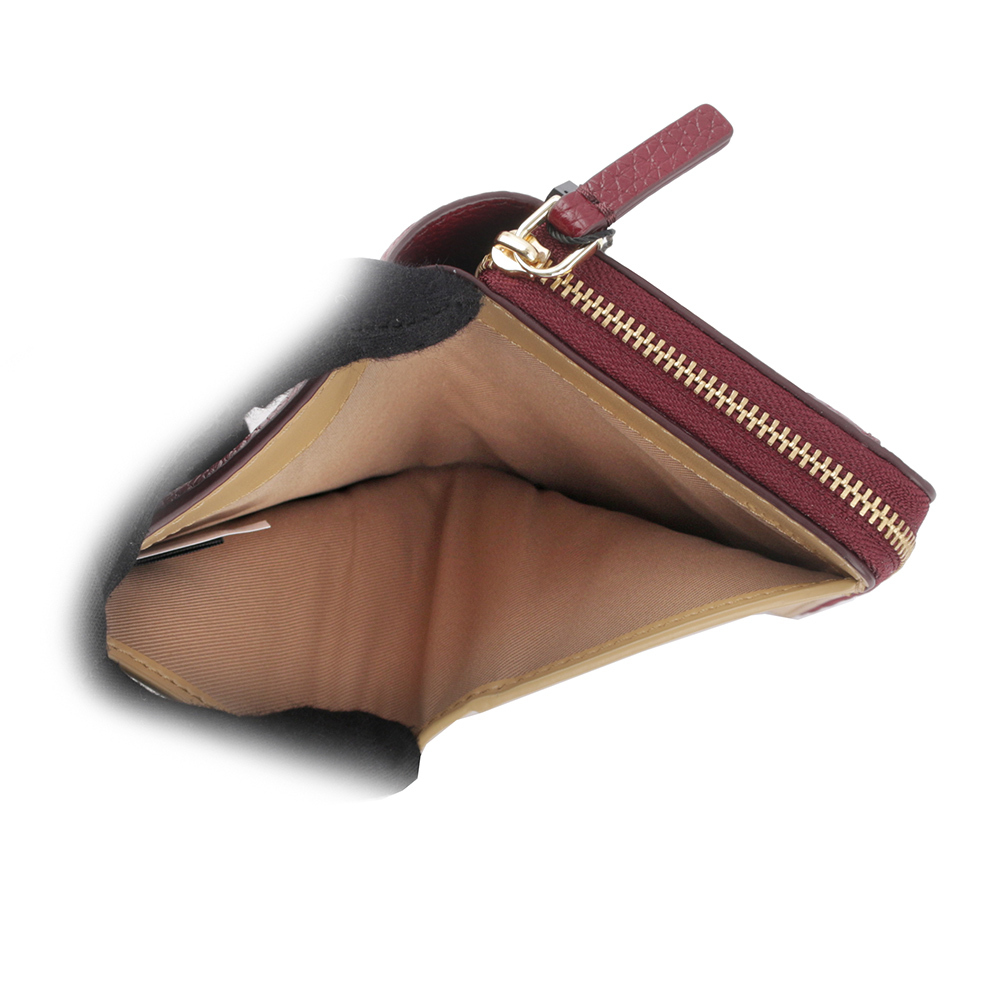 【MARC JACOBS】壓印標誌對開暗釦二折迷你短夾(櫻桃紅) 2R3SMP044S10 602