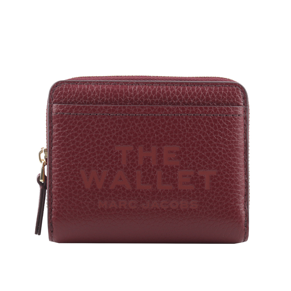 【MARC JACOBS】壓印標誌對開暗釦二折迷你短夾(櫻桃紅) 2R3SMP044S10 602