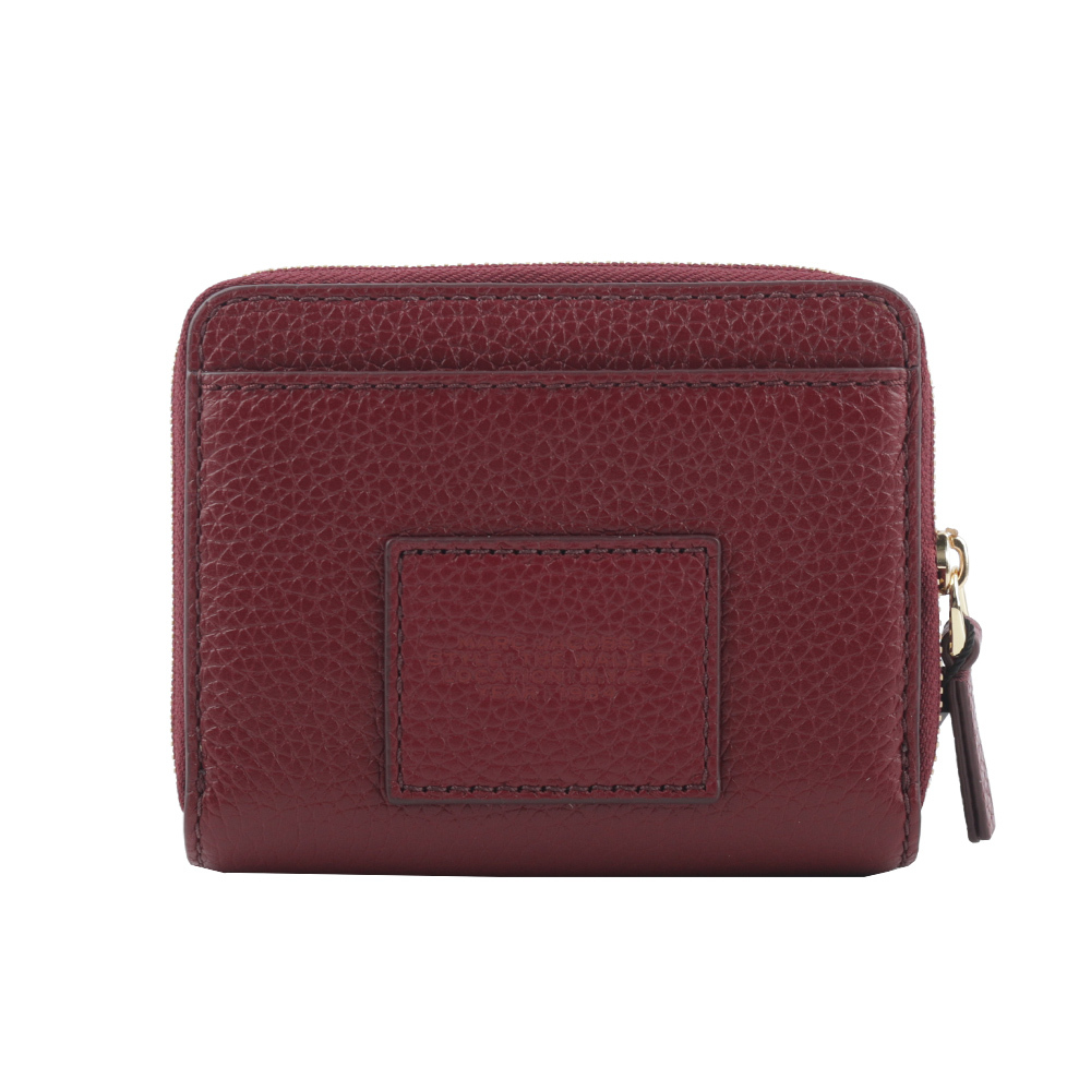 【MARC JACOBS】壓印標誌對開暗釦二折迷你短夾(櫻桃紅) 2R3SMP044S10 602