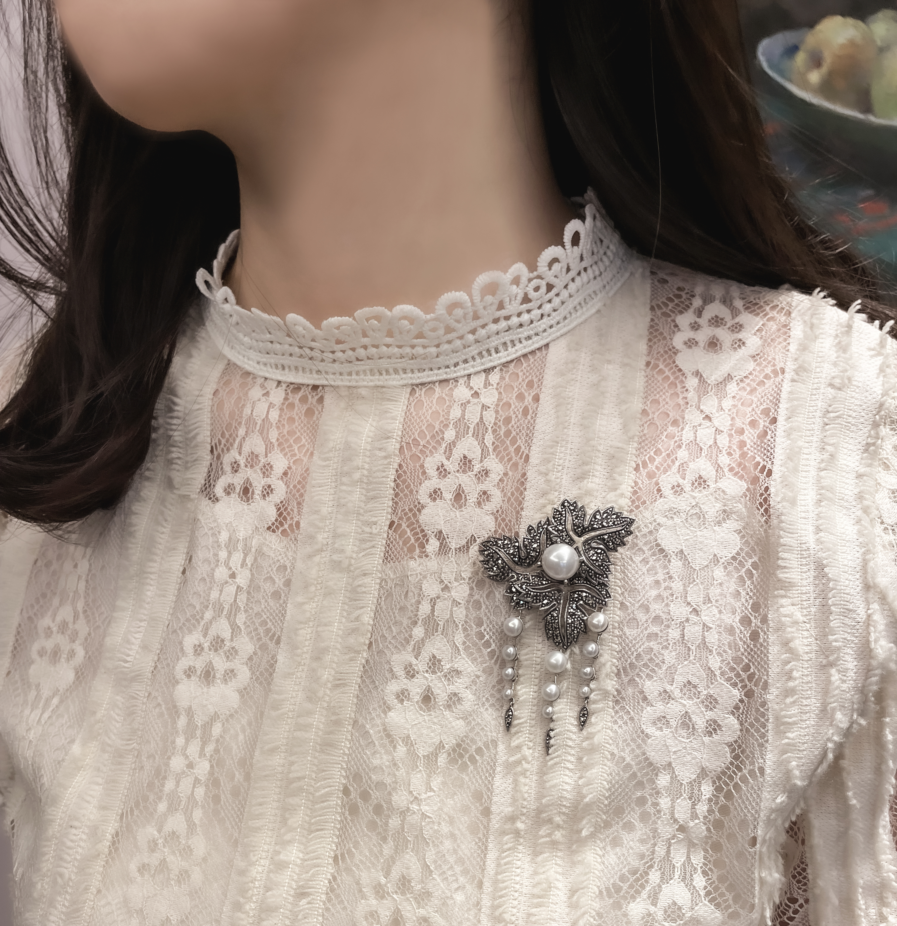 花園珍珠垂墜胸針