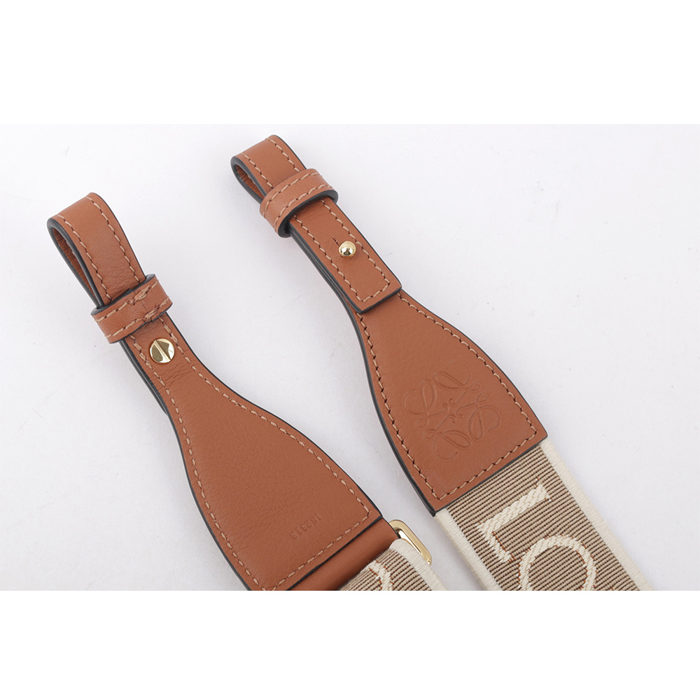 【LOEWE】Anagram 雙面標誌緹花刺繡及小牛皮可調背帶(自然色/焦糖色) C886T90X01 2435