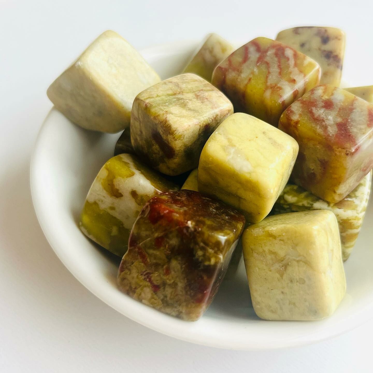 [原石] 綠澳寶 水晶滾石