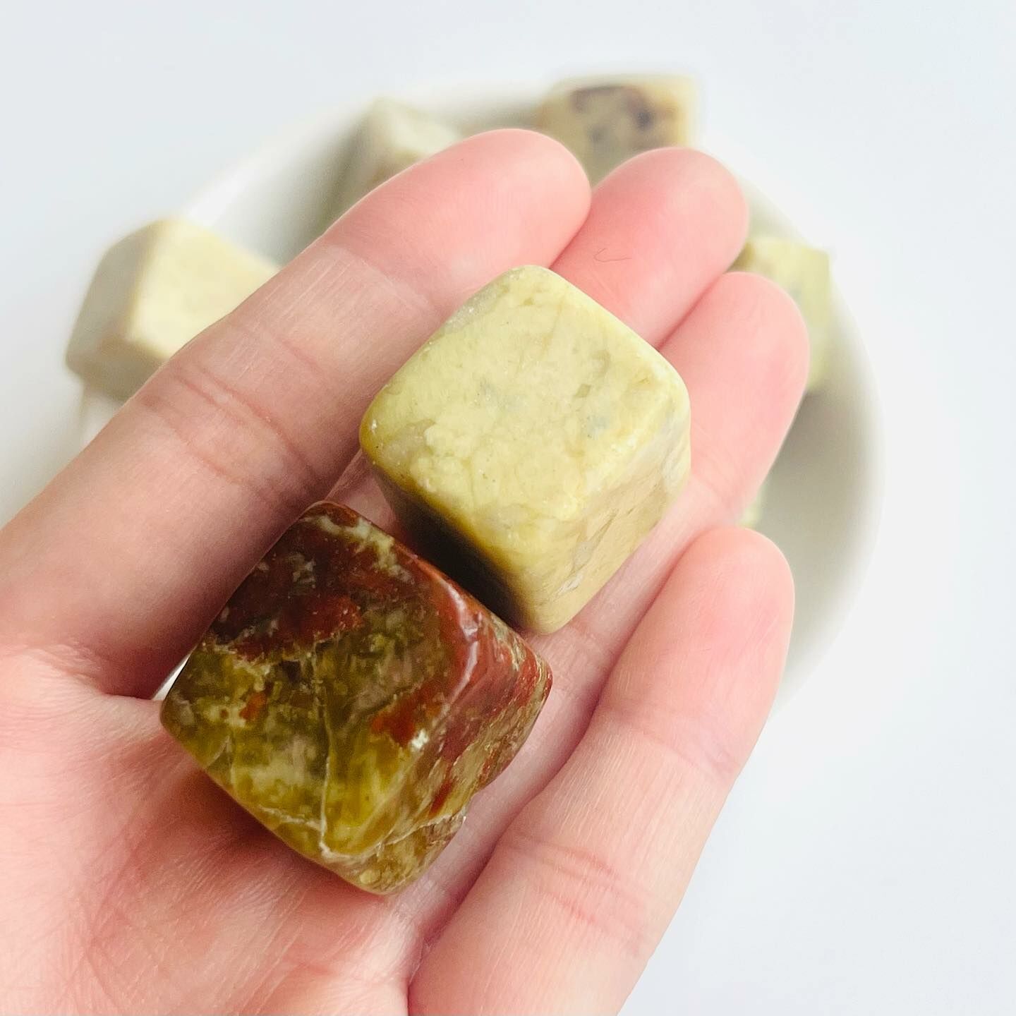 [原石] 綠澳寶 水晶滾石