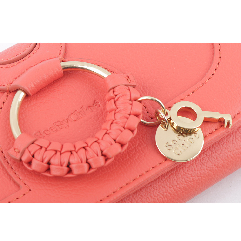 【SEE BY CHLOE】HANA系列壓釦翻蓋長夾(粉橘色) CHS24SP761E05839