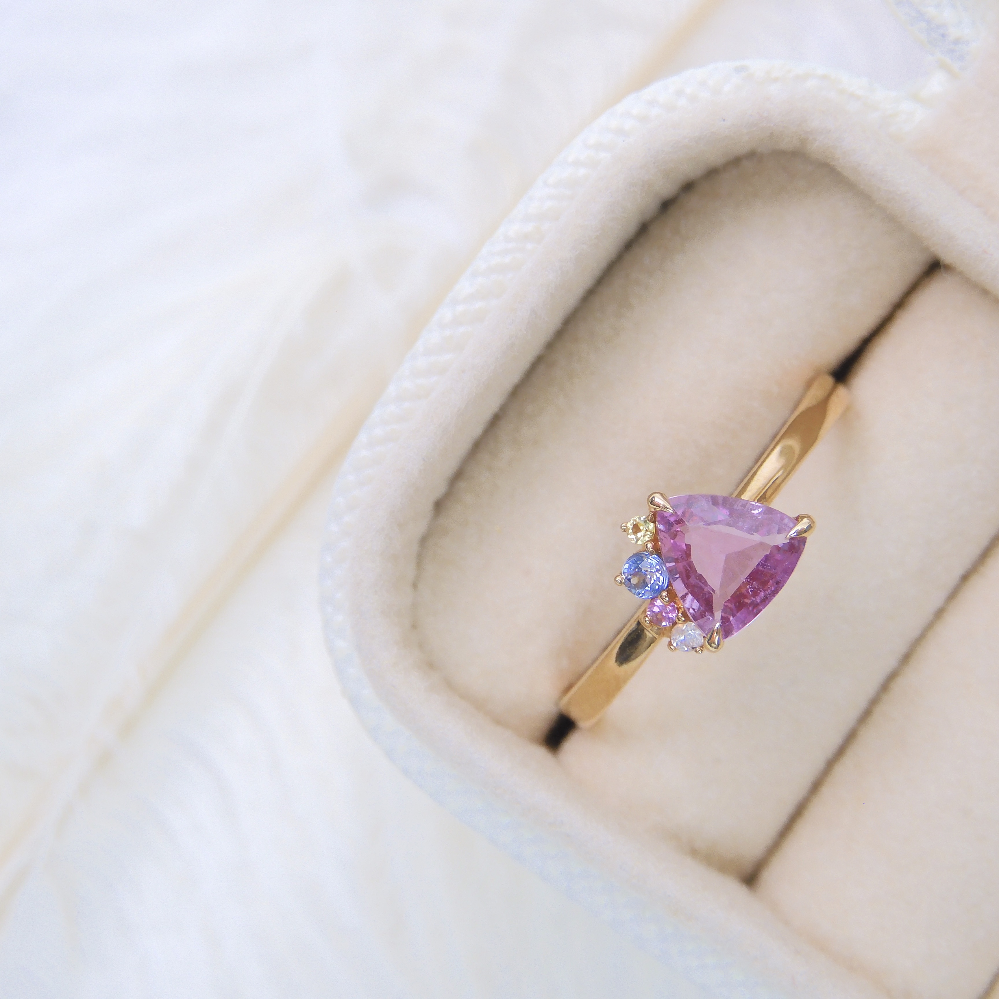 18K金 0.65ct 粉紅藍寶石戒指