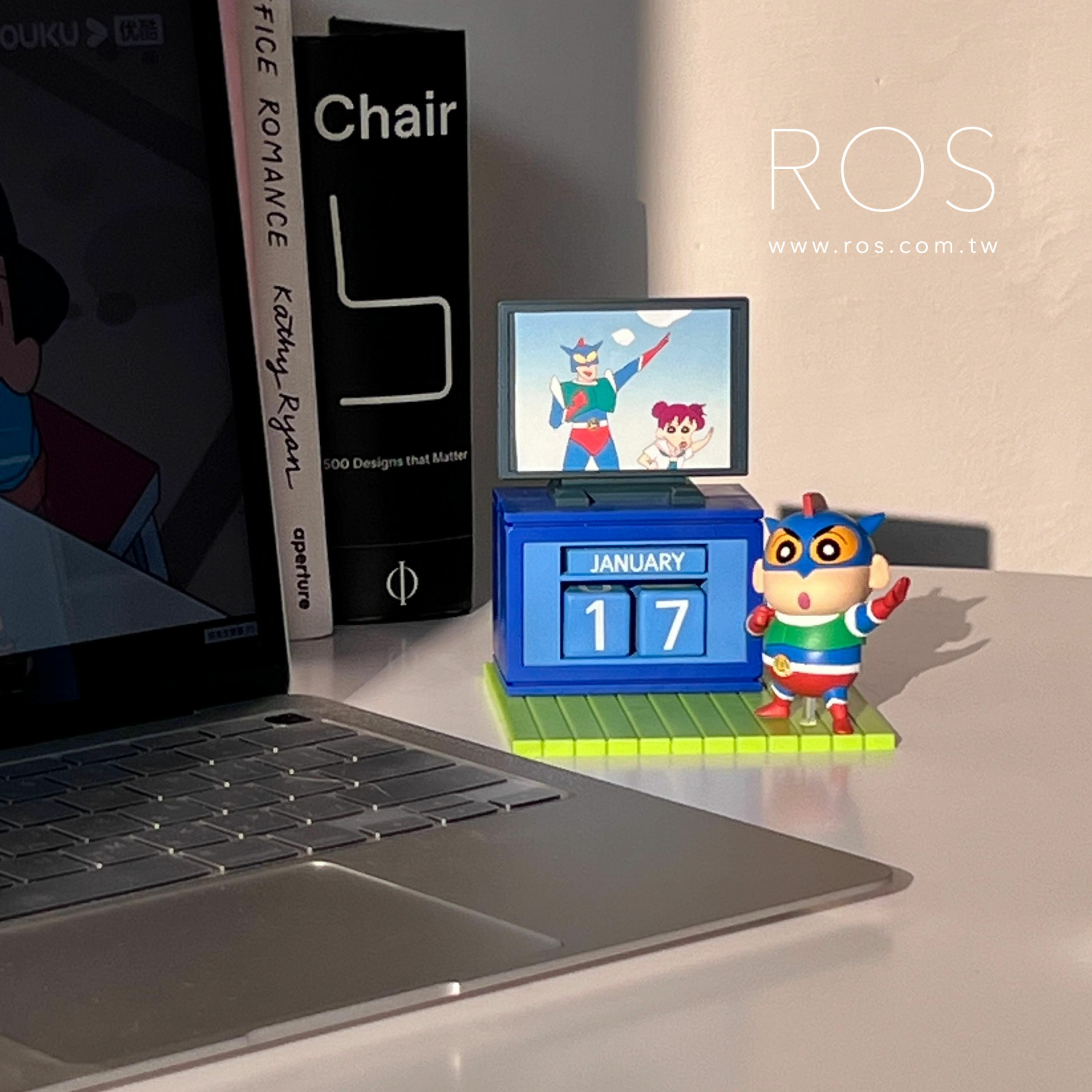 韓國正版🇰🇷 蠟筆小新 動感超人公仔萬年曆