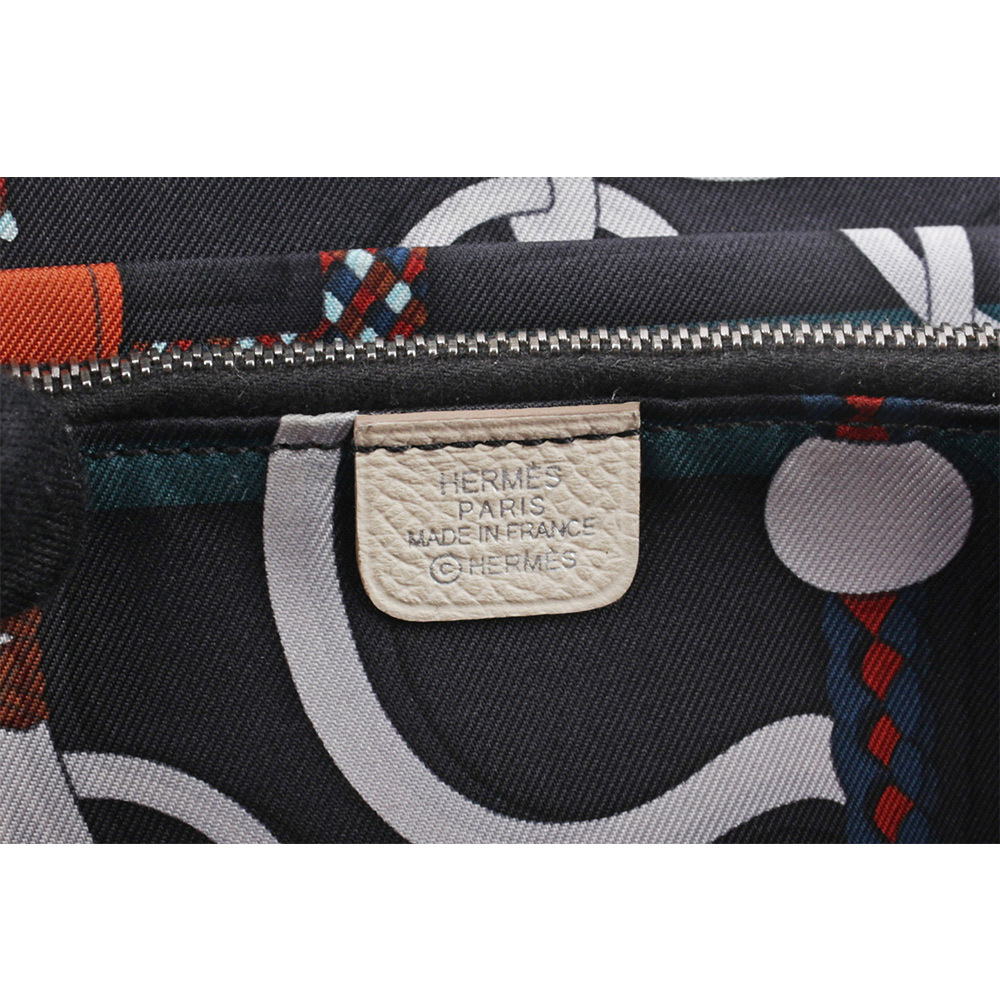 【HERMES】Epsom 皮革釦環圖案ㄇ形拉鍊長夾(白色)