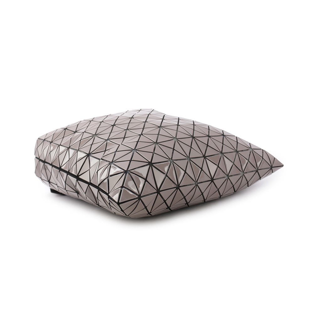 【ISSEY MIYAKE三宅一生】BAO BAO PRISM GLOSS 10X10 亮面手提包(灰紫色) BB06AG513 13
