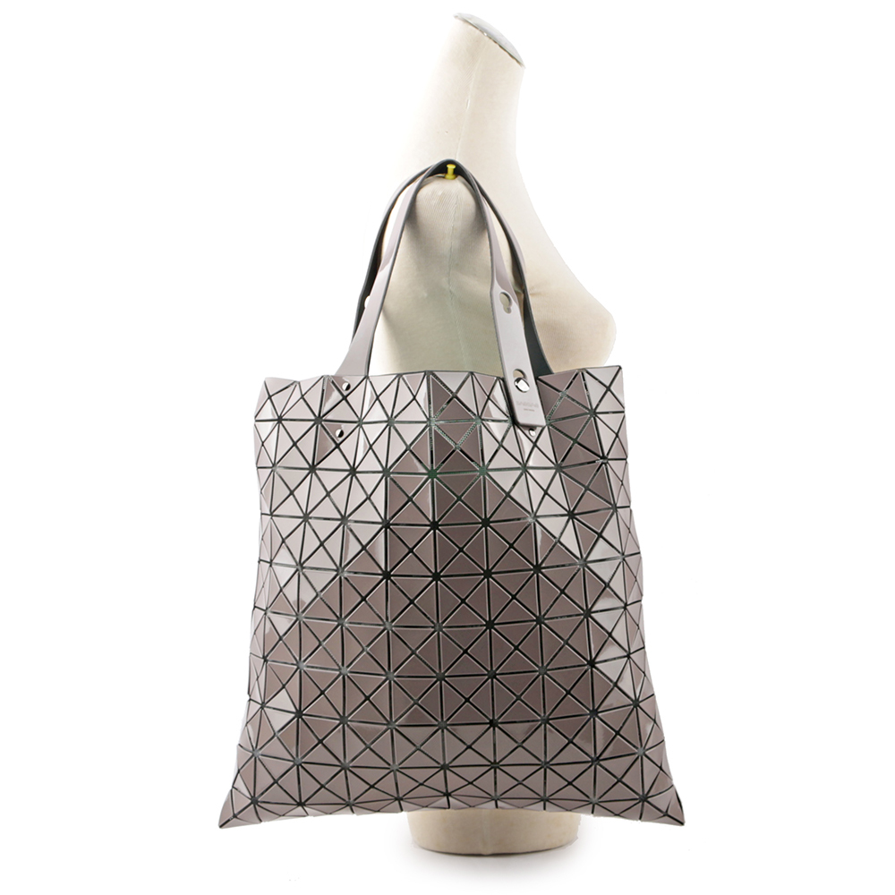 【ISSEY MIYAKE三宅一生】BAO BAO PRISM GLOSS 10X10 亮面手提包(灰紫色) BB06AG513 13