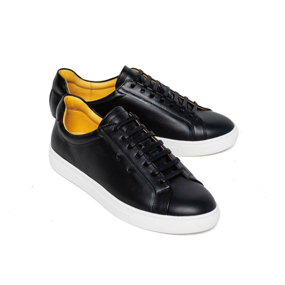 [問題] 黑皮革白底休閒款式