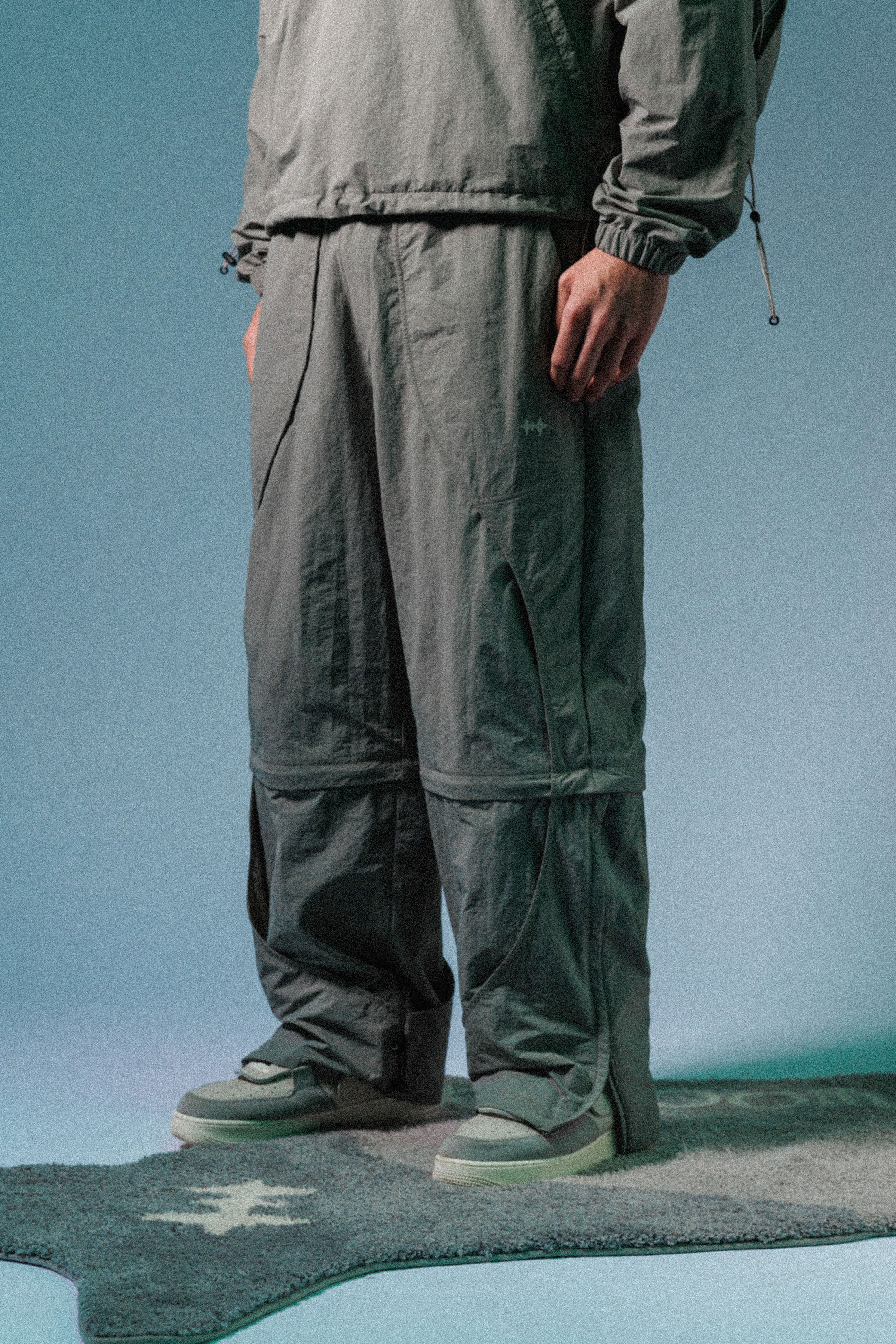 2-WAY NYLON CURVED PANTS - GRAY