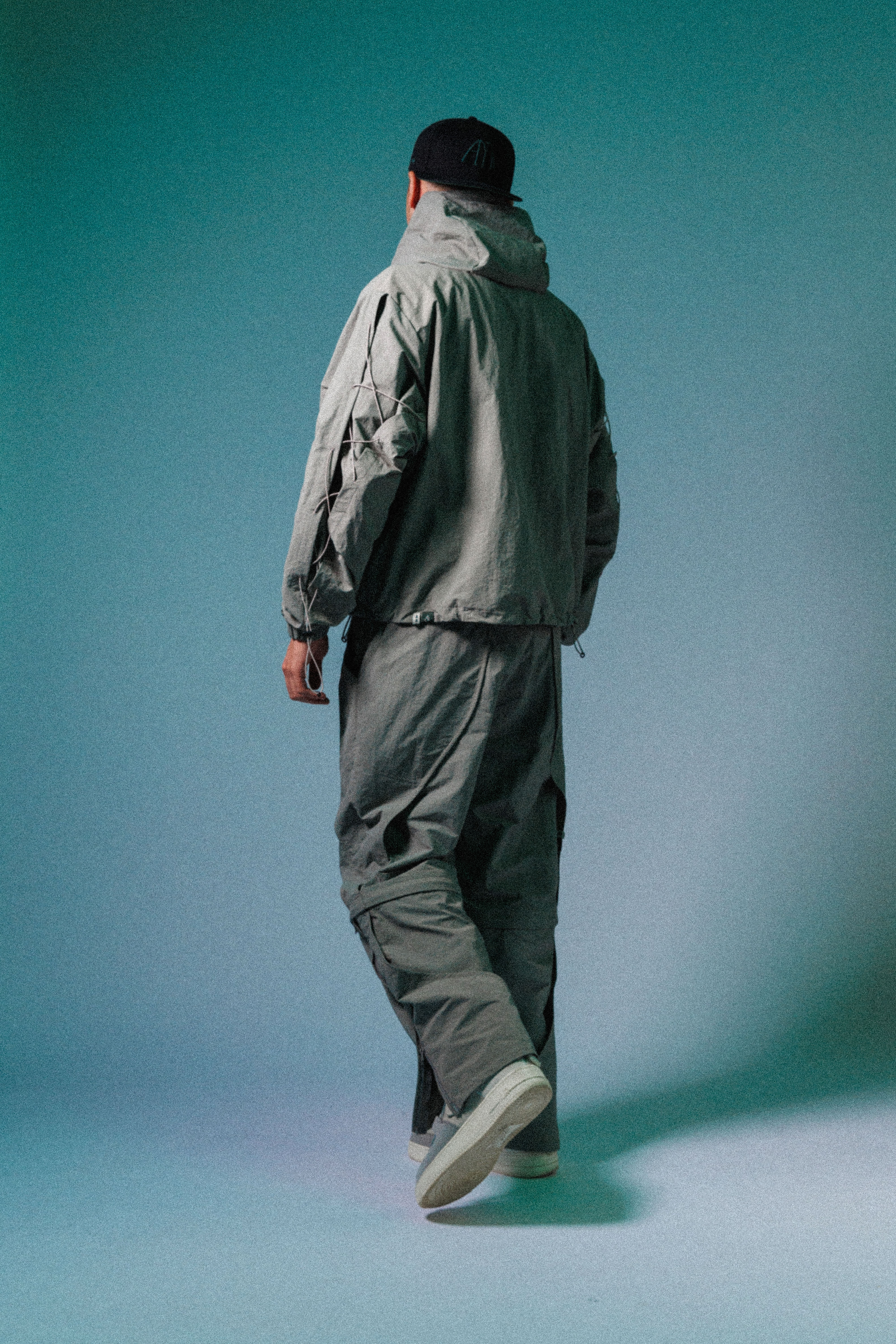 ARC WILD WINDBREAKER - GRAY