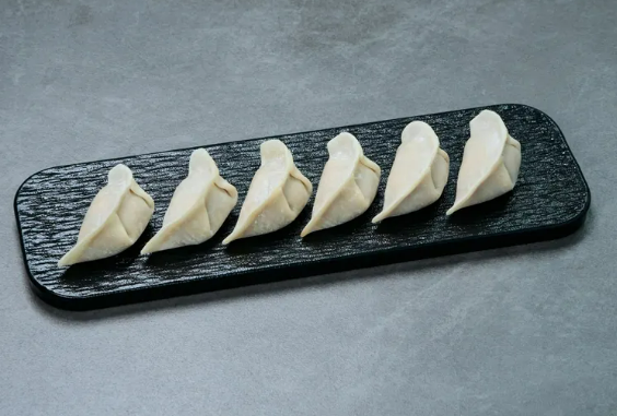 240117-D28 自家製西班牙豚肉大蔥餃 (6隻)