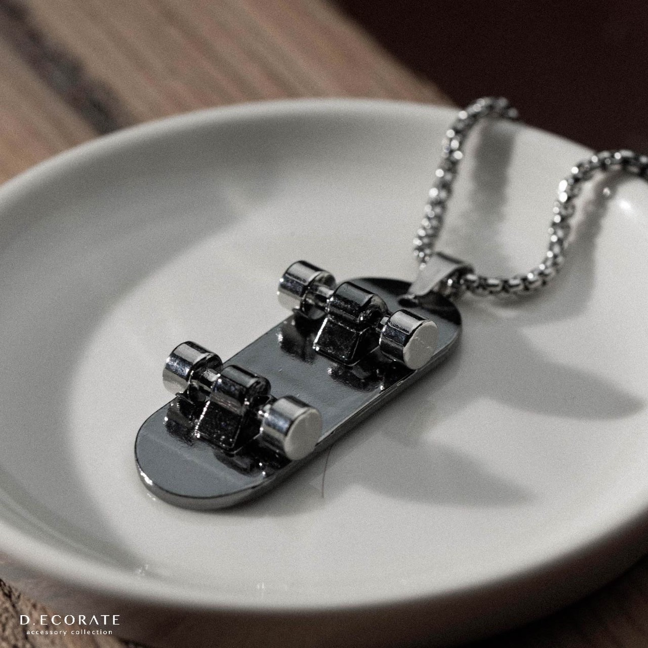 D.ecorate 黑色字母滑板車項鍊