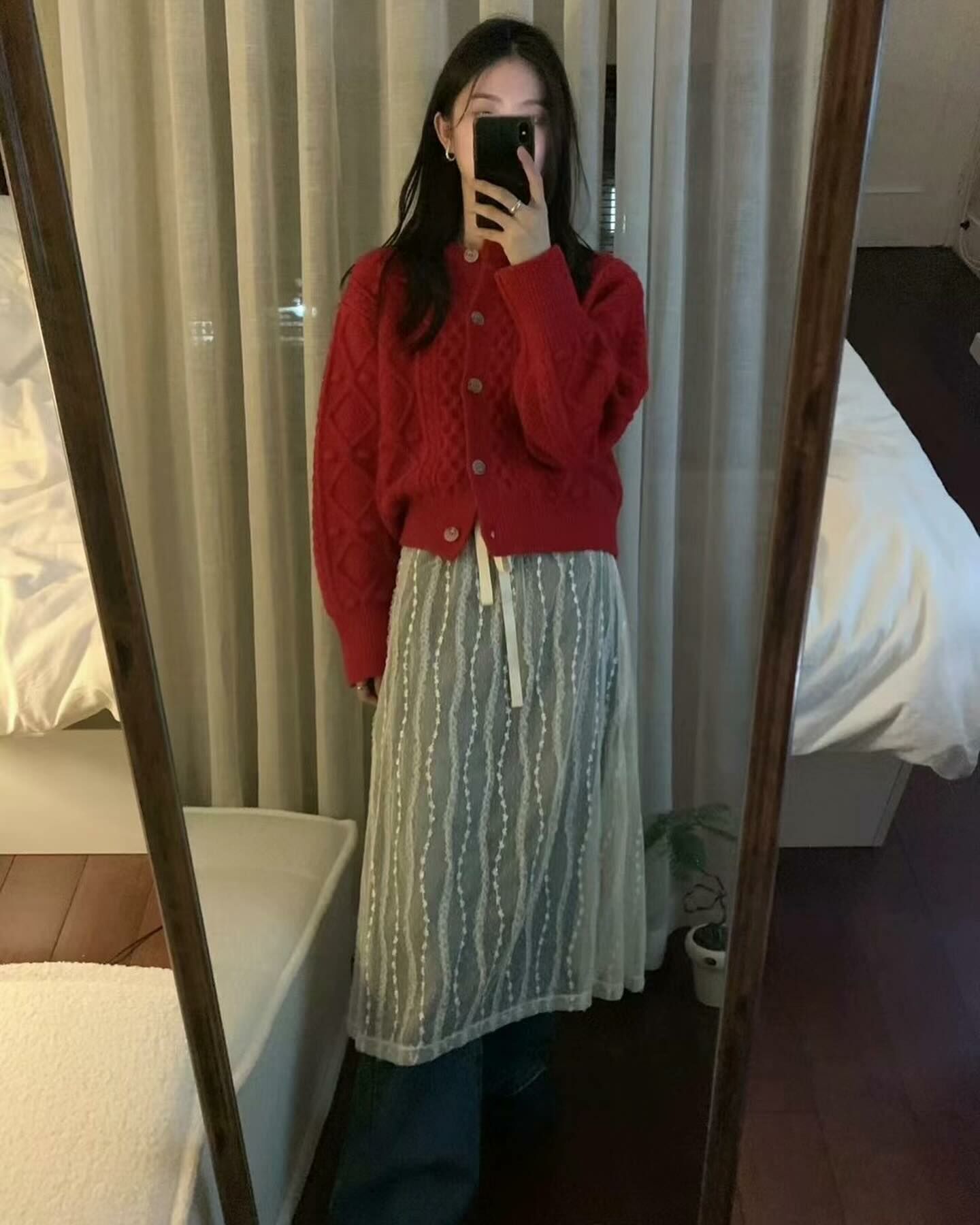 𝙡𝙖𝙘𝙚 𝙨𝙚𝙚 𝙩𝙝𝙧𝙤𝙪𝙜𝙝 𝙨𝙠𝙞𝙧𝙩（現貨）