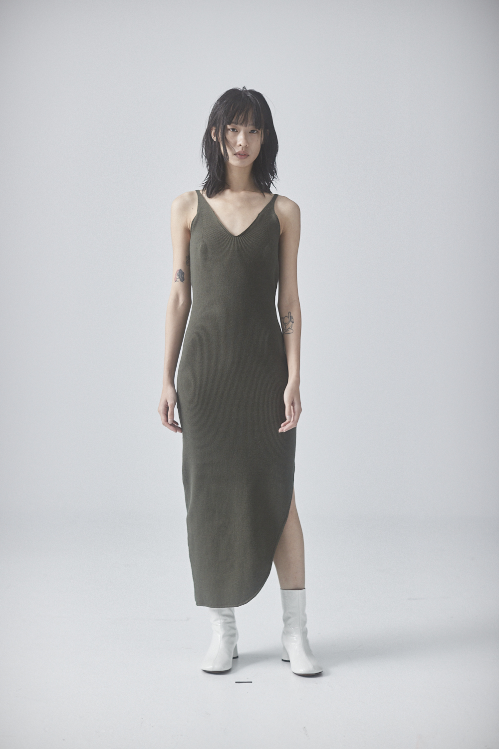 側開岔肩帶針織洋裝