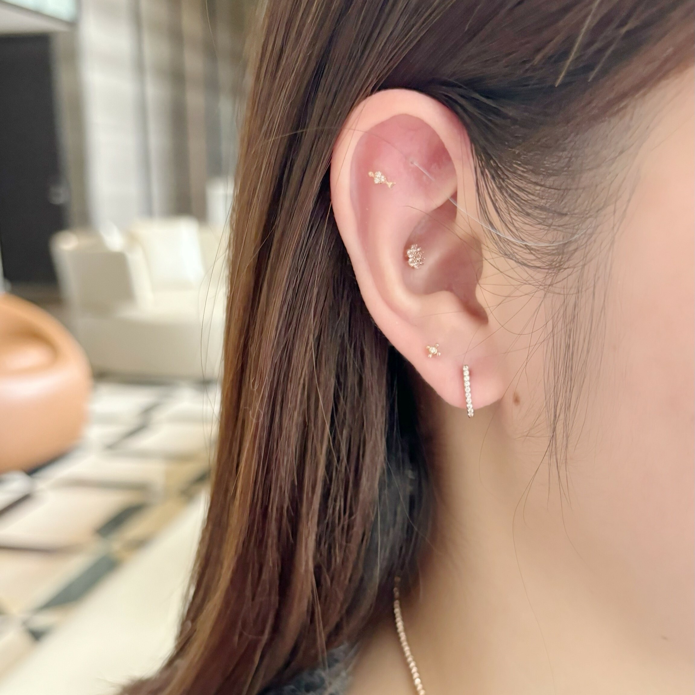 14k整排白色藍寶石針式耳圈