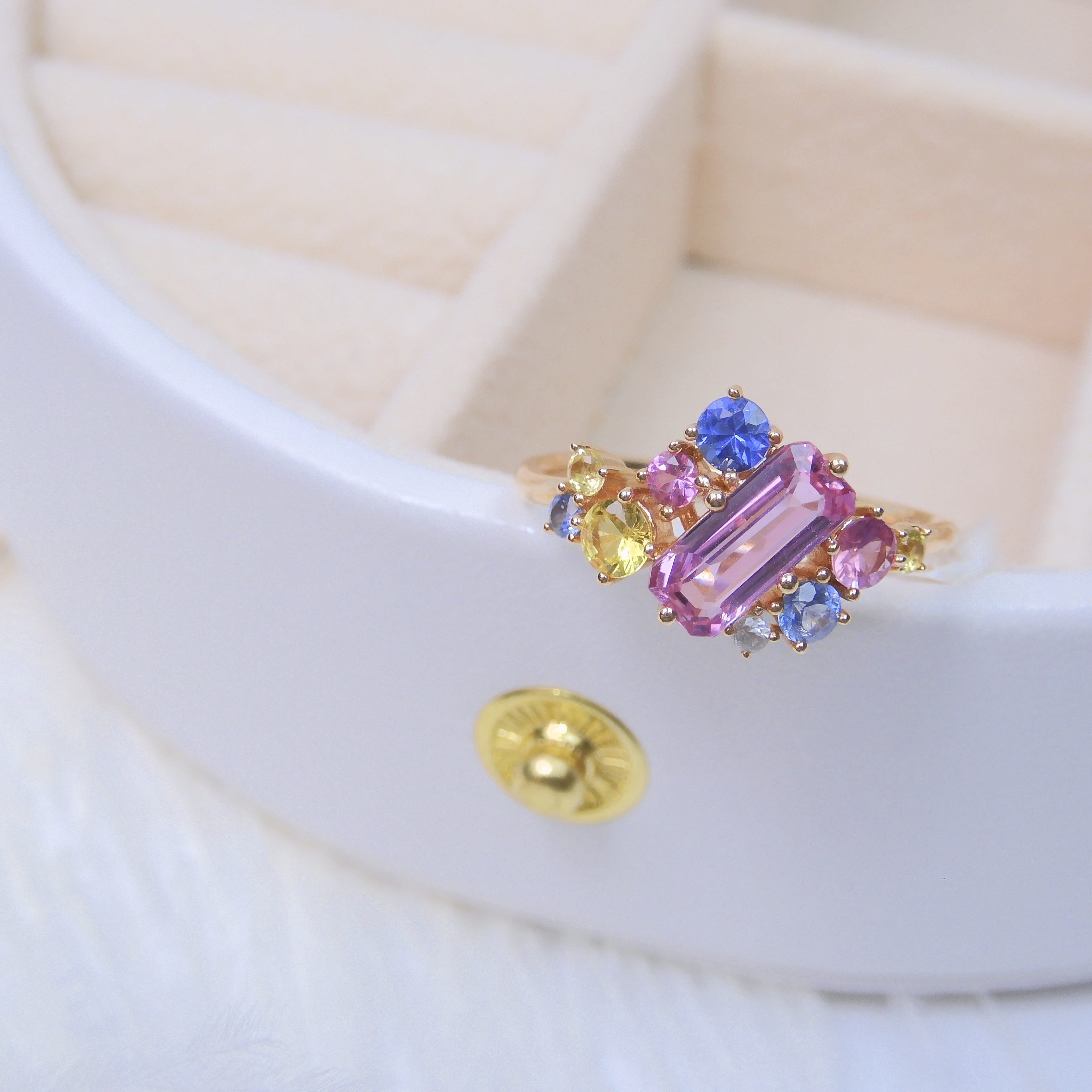 18K金 0.98ct 彩色藍寶石戒指