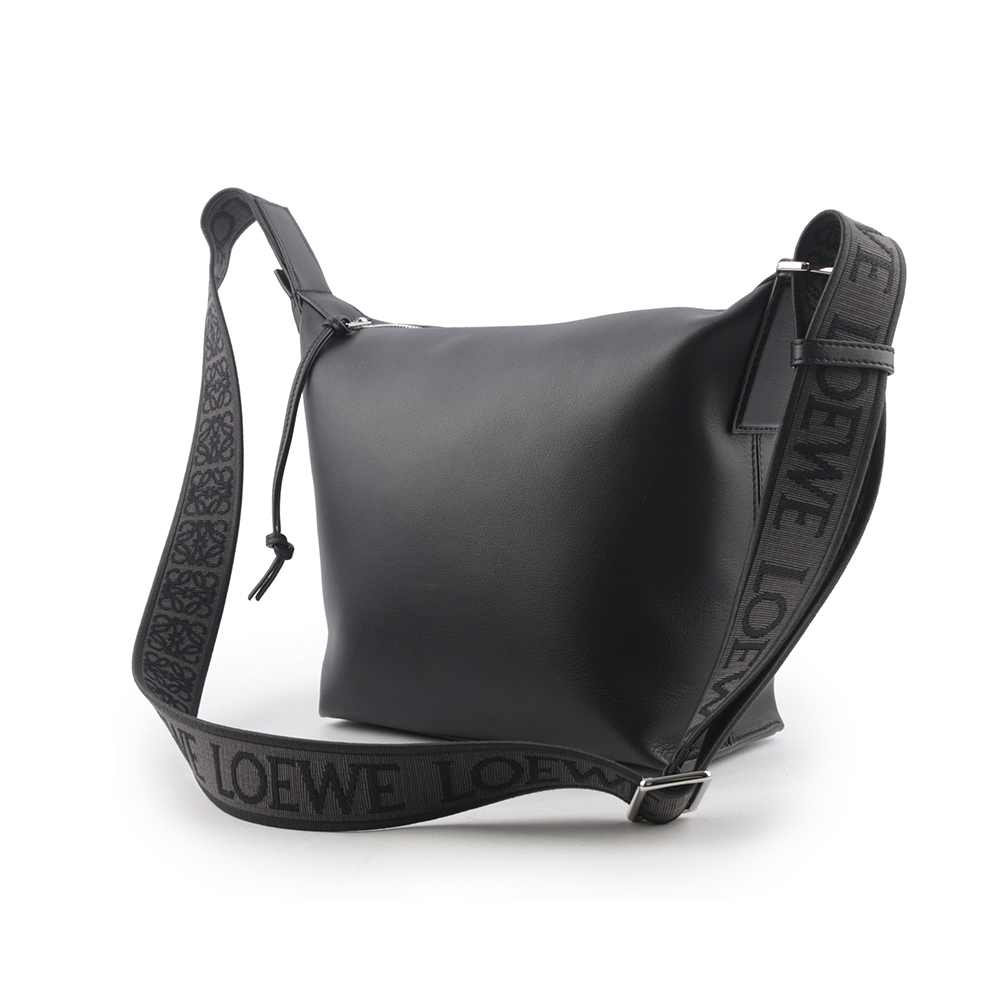 【LOEWE】Cubi 柔軟小牛皮緹花織布背帶斜背包(黑色) B906Q63X04 1100