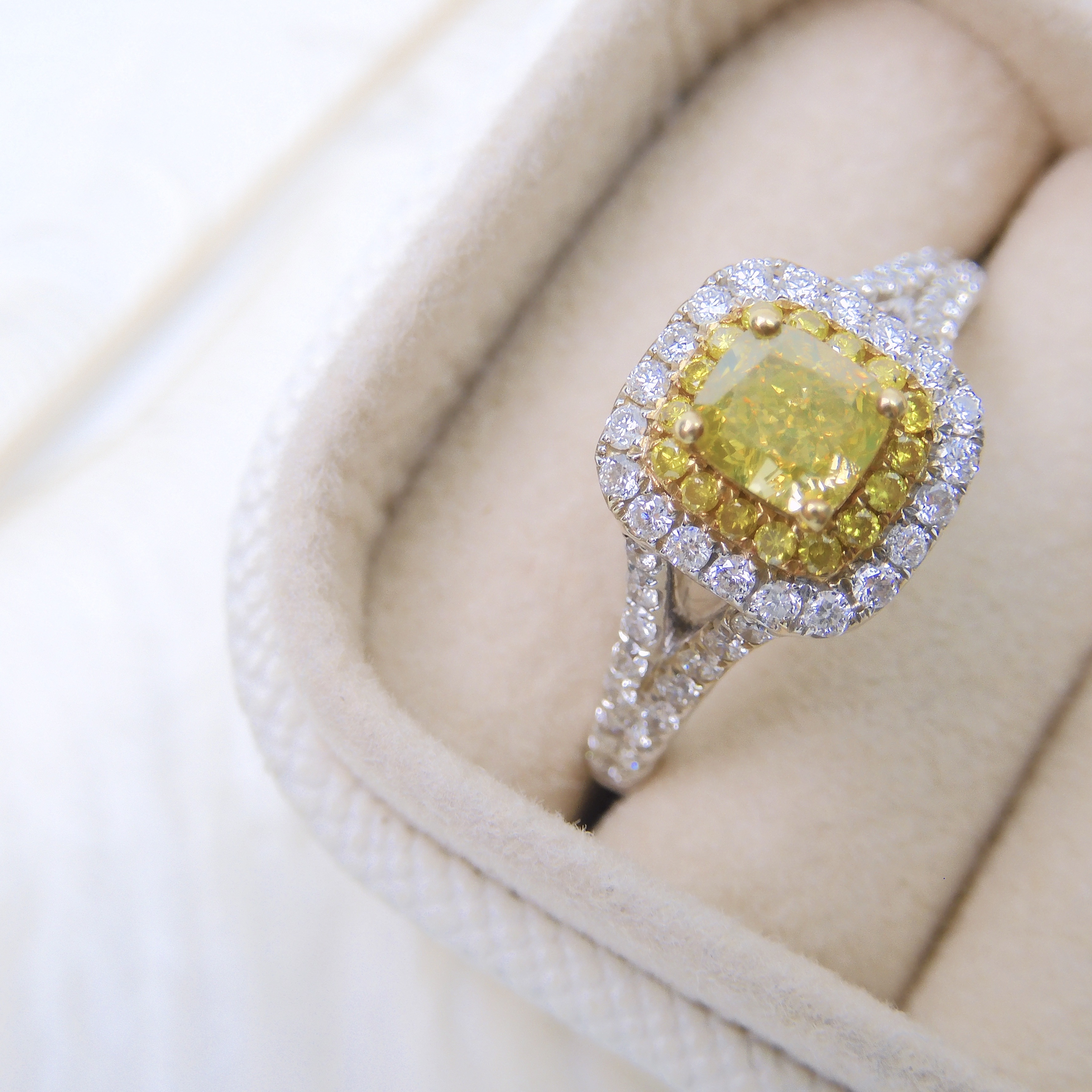 18K金 0.52ct 黃鑽戒指 (配國際證書)