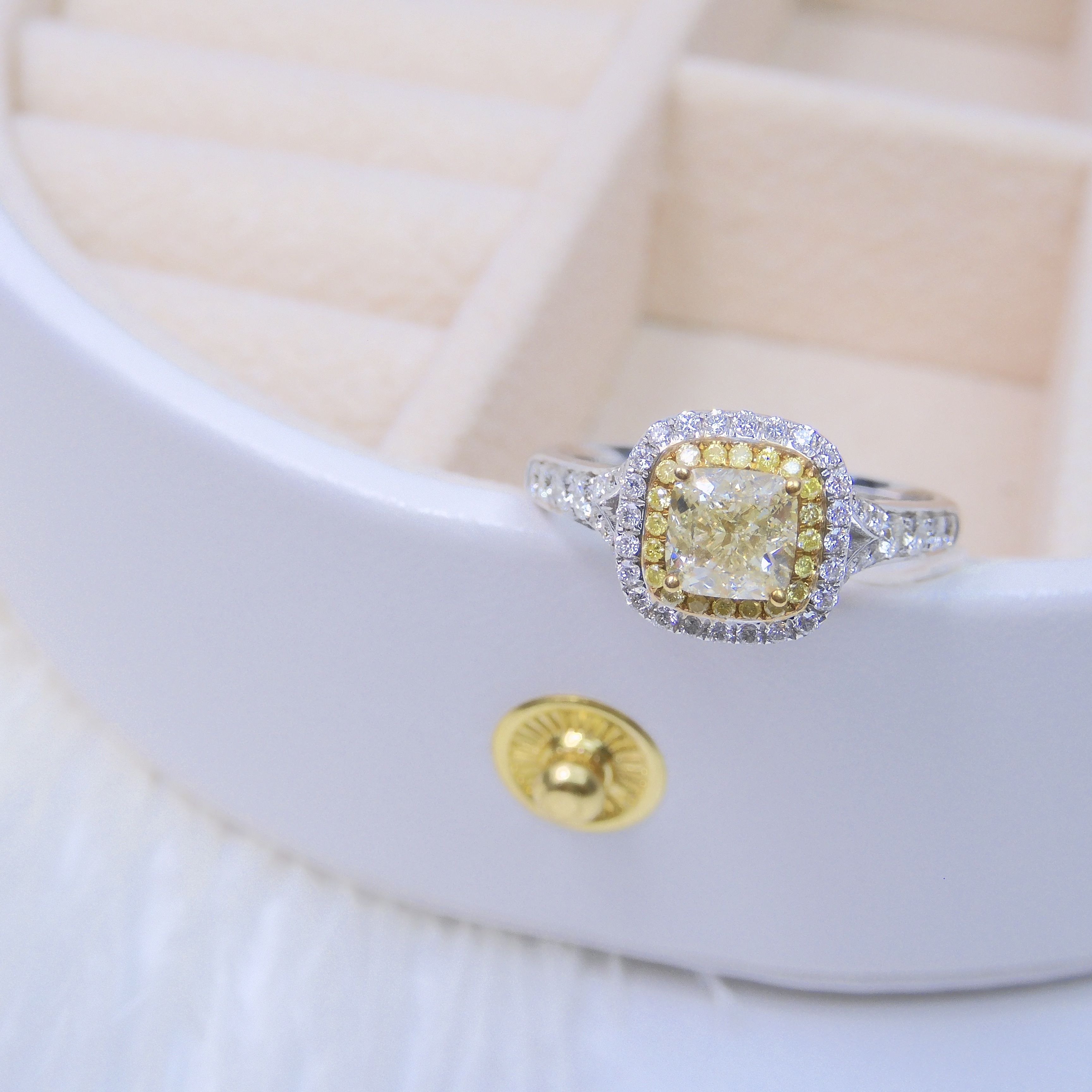 18K金 1.01ct 黃鑽戒指 (配國際證書)