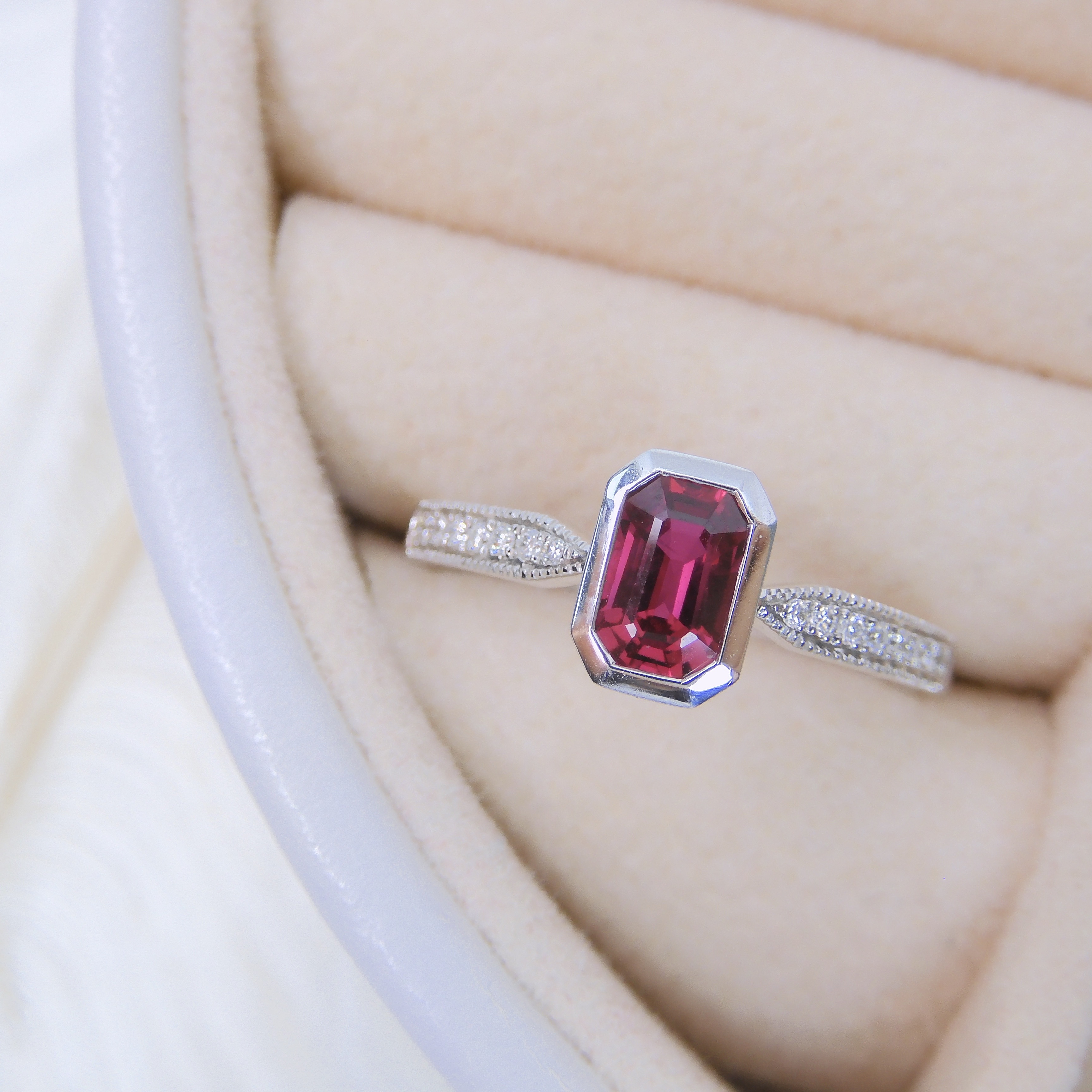 18K金 0.68ct 紅寶石戒指