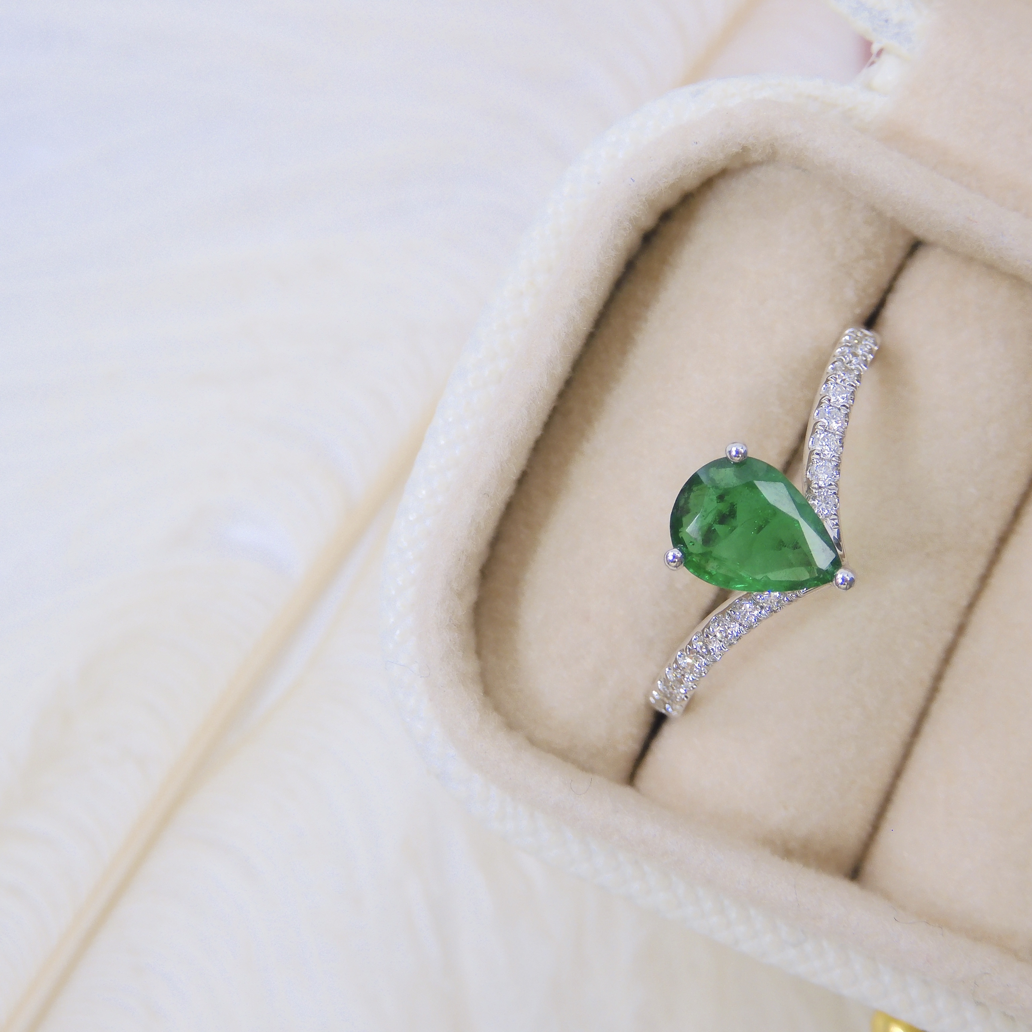 18K金 0.65ct 綠寶石戒指