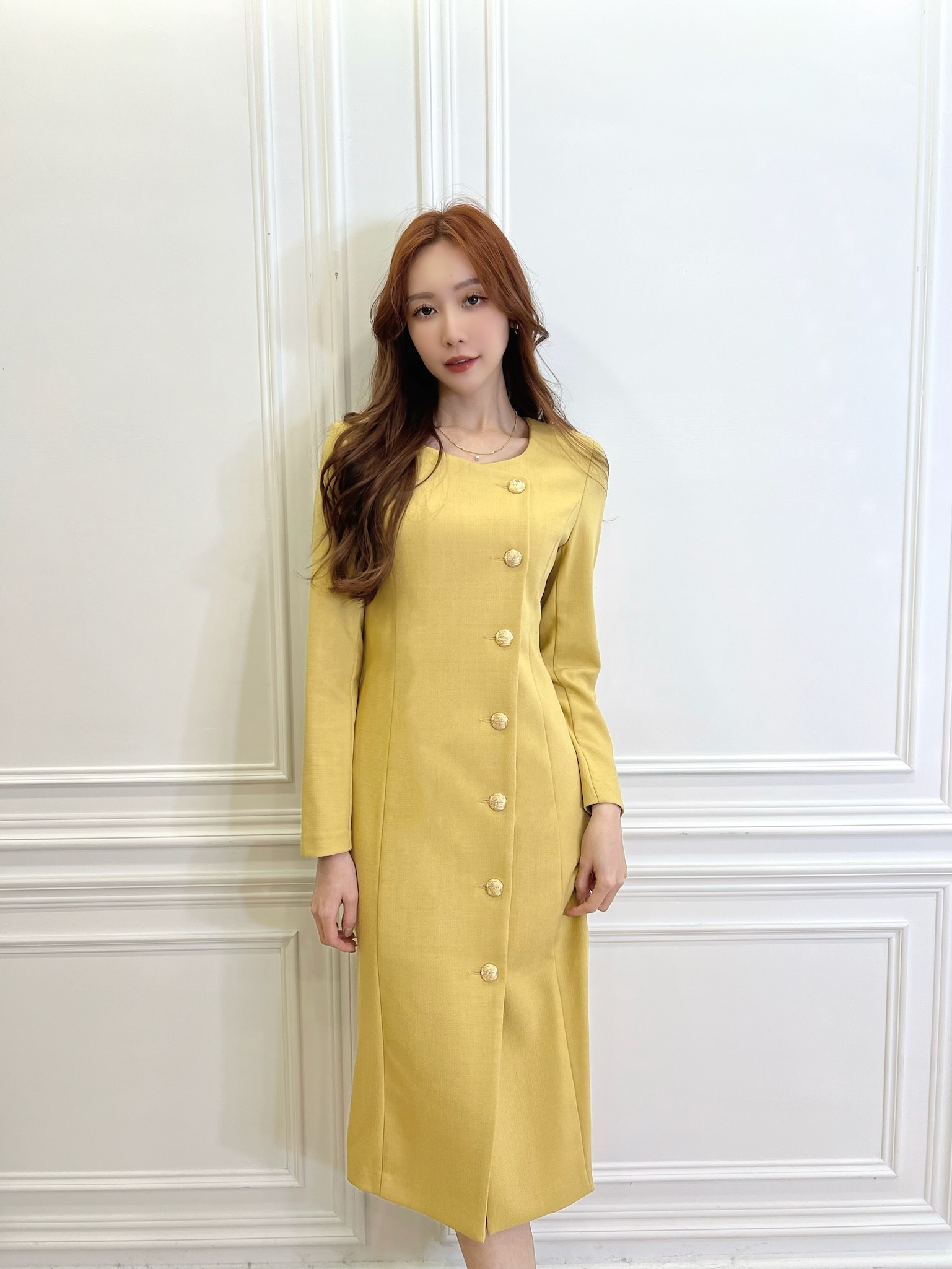 亮黃側排釦合身洋裝