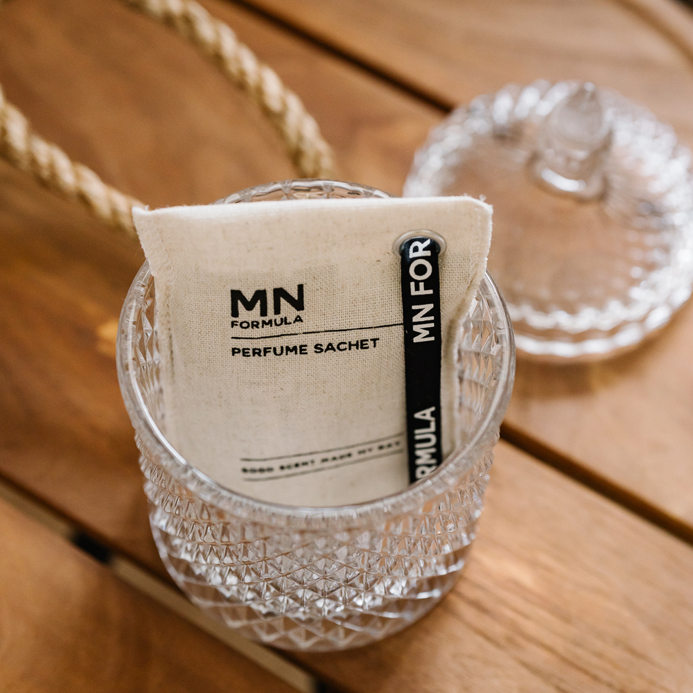 MN FORMULA 香氛包 白玫瑰、苔蘚、洋甘菊、鼠尾草、綠草