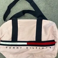 [S] TOMMY HILFIGER KID'S FLAG STRIPE LOGO DUFFLE BAG,ROSE SHADOW, 638950792845 (STH534)