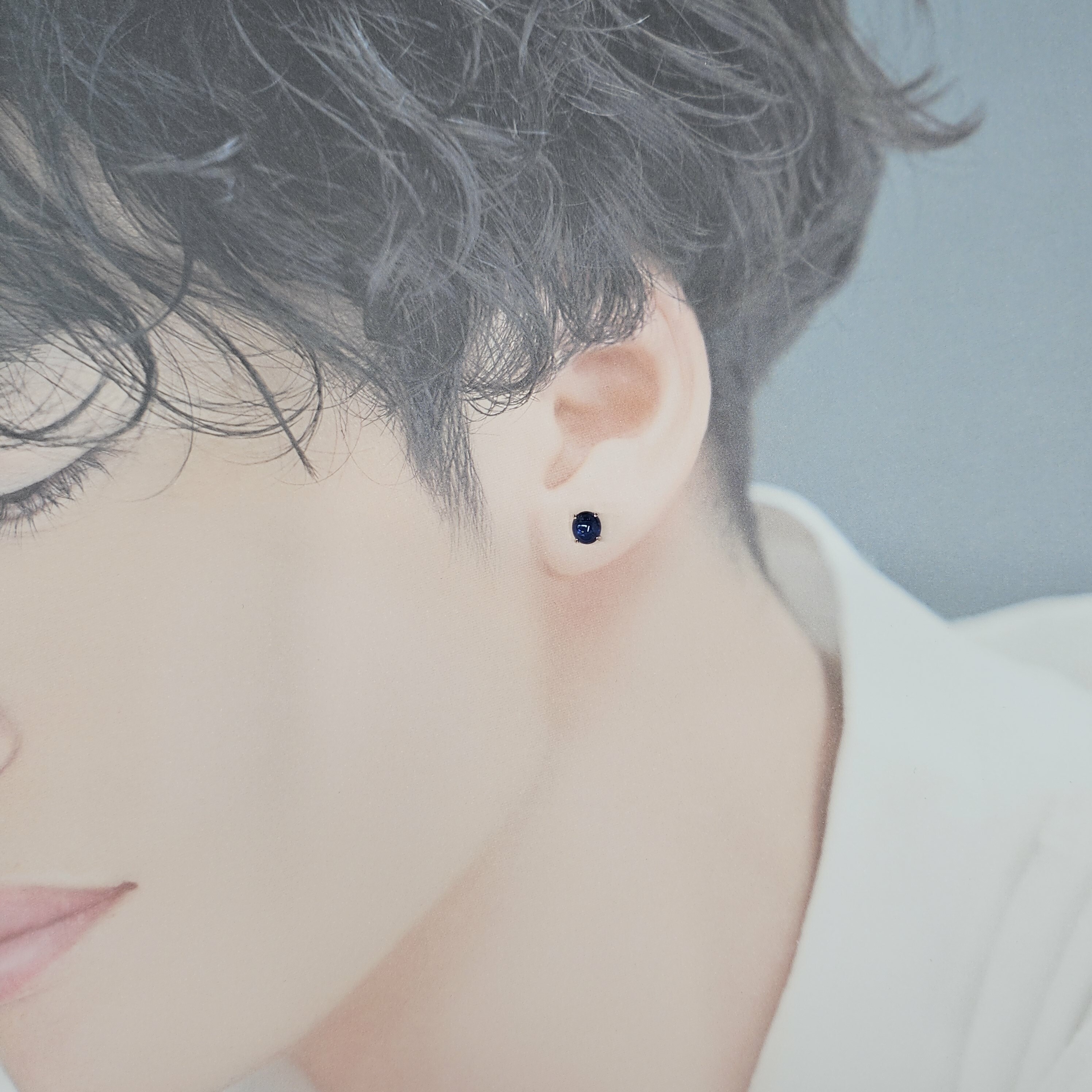 18K White Gold1.05ct Sapphire Single Earring