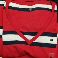 [S] TOMMY HILFIGER STRIPED V-NECK T-SHIRT,RED, 76J4358-600 (STH547)