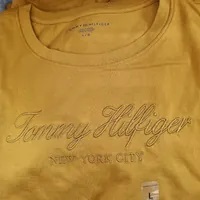 [S] TOMMY HILFIGER EMBROIDERED TOMMY SCRIPT LOGO T-SHIRT,MUSTARD, 76J4317-710 (STH551)
