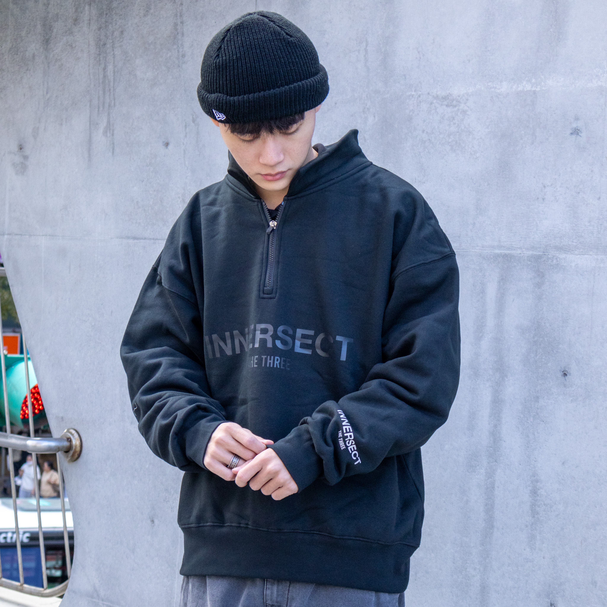 INNERSECT 三生萬物 FOG ESSENTIAL 胸口LOGO 半開襟拉鍊 立領衛衣 男女同款 INN23FWTHD57*