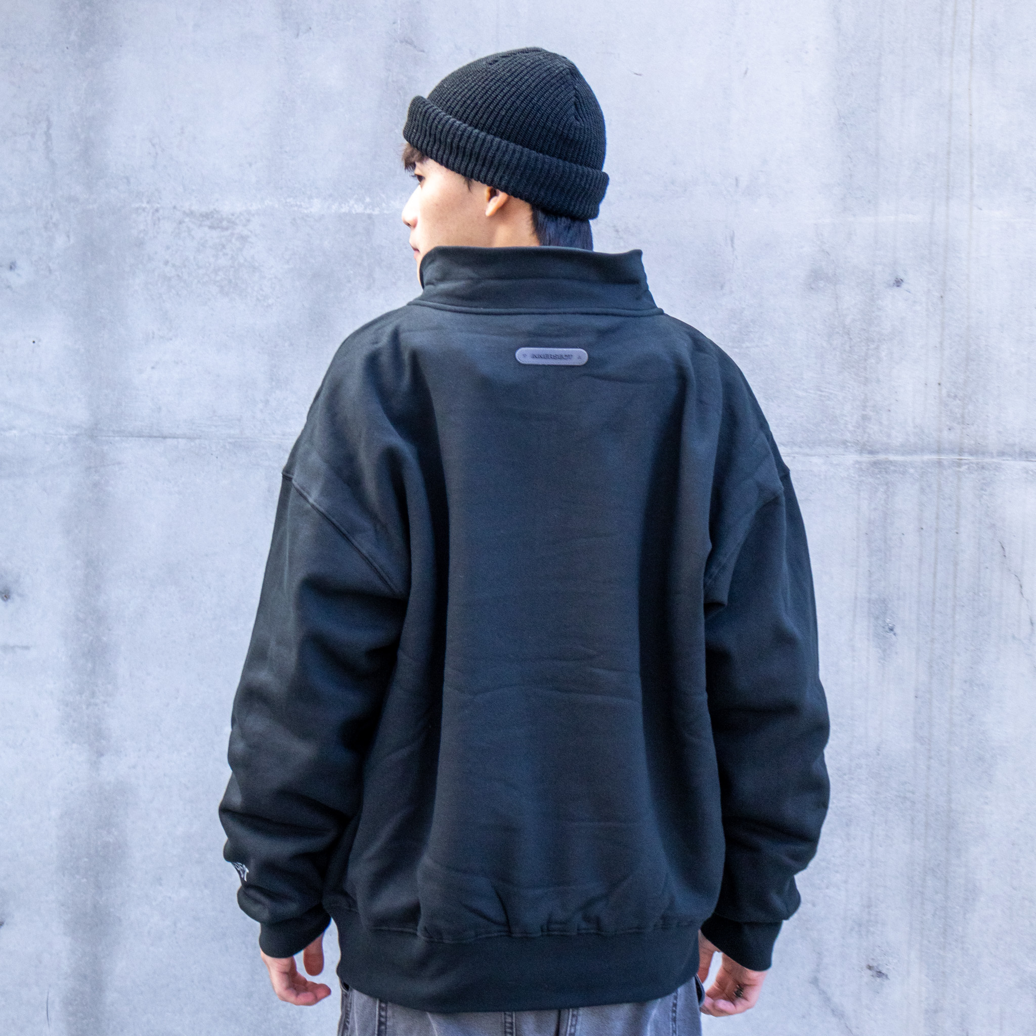 INNERSECT 三生萬物 FOG ESSENTIAL 胸口LOGO 半開襟拉鍊 立領衛衣 男女同款 INN23FWTHD57*