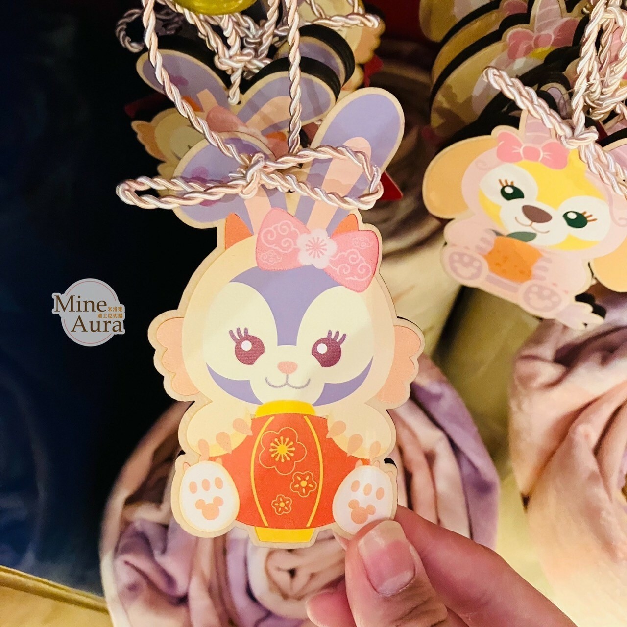 (現貨) 2024 新春限定 史黛拉露 星黛露 StellaLou 龍裝造型 木製 繪馬 掛飾 -香港迪士尼樂園