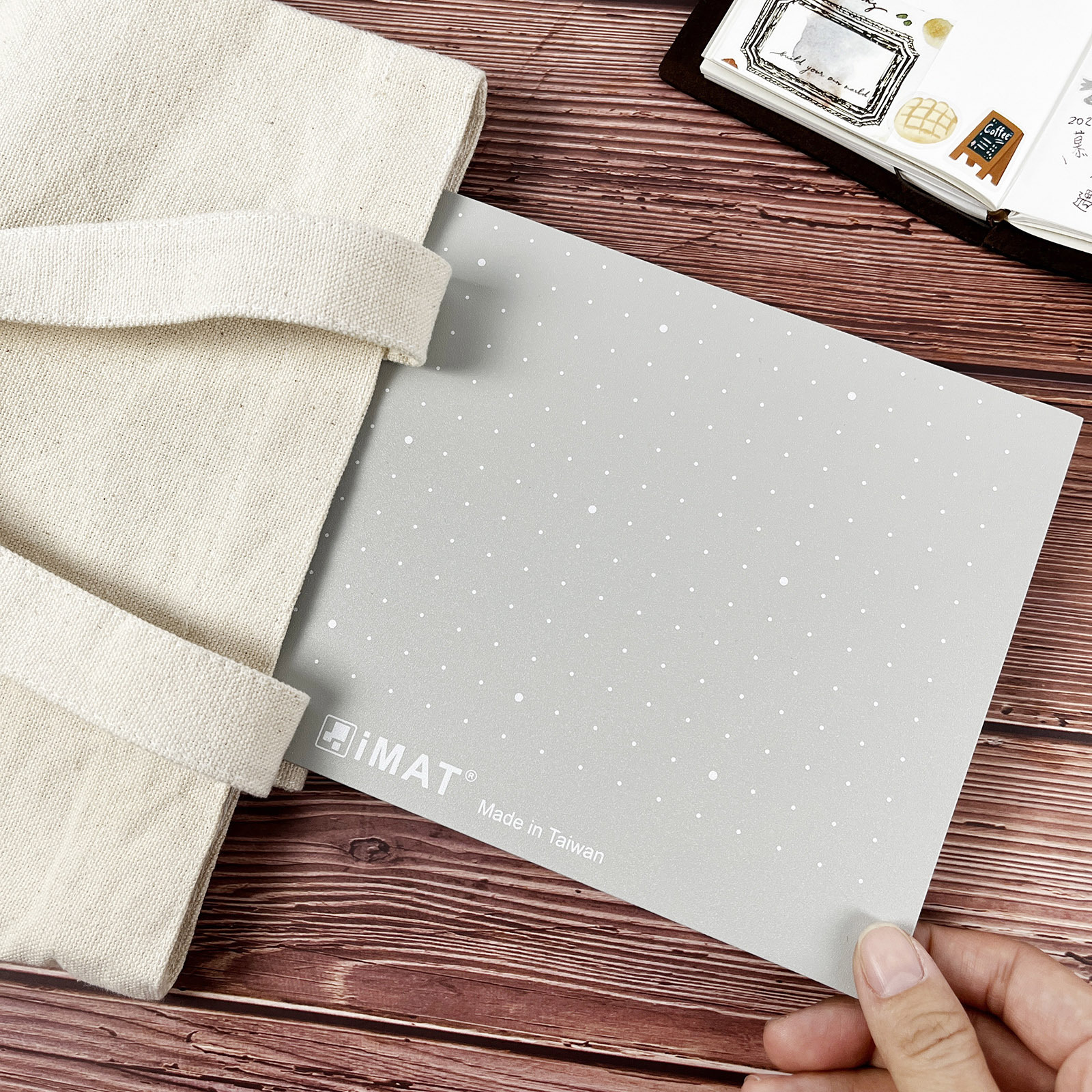 雲霧灰 A4 環保無毒書型摺疊切割墊｜IMAT