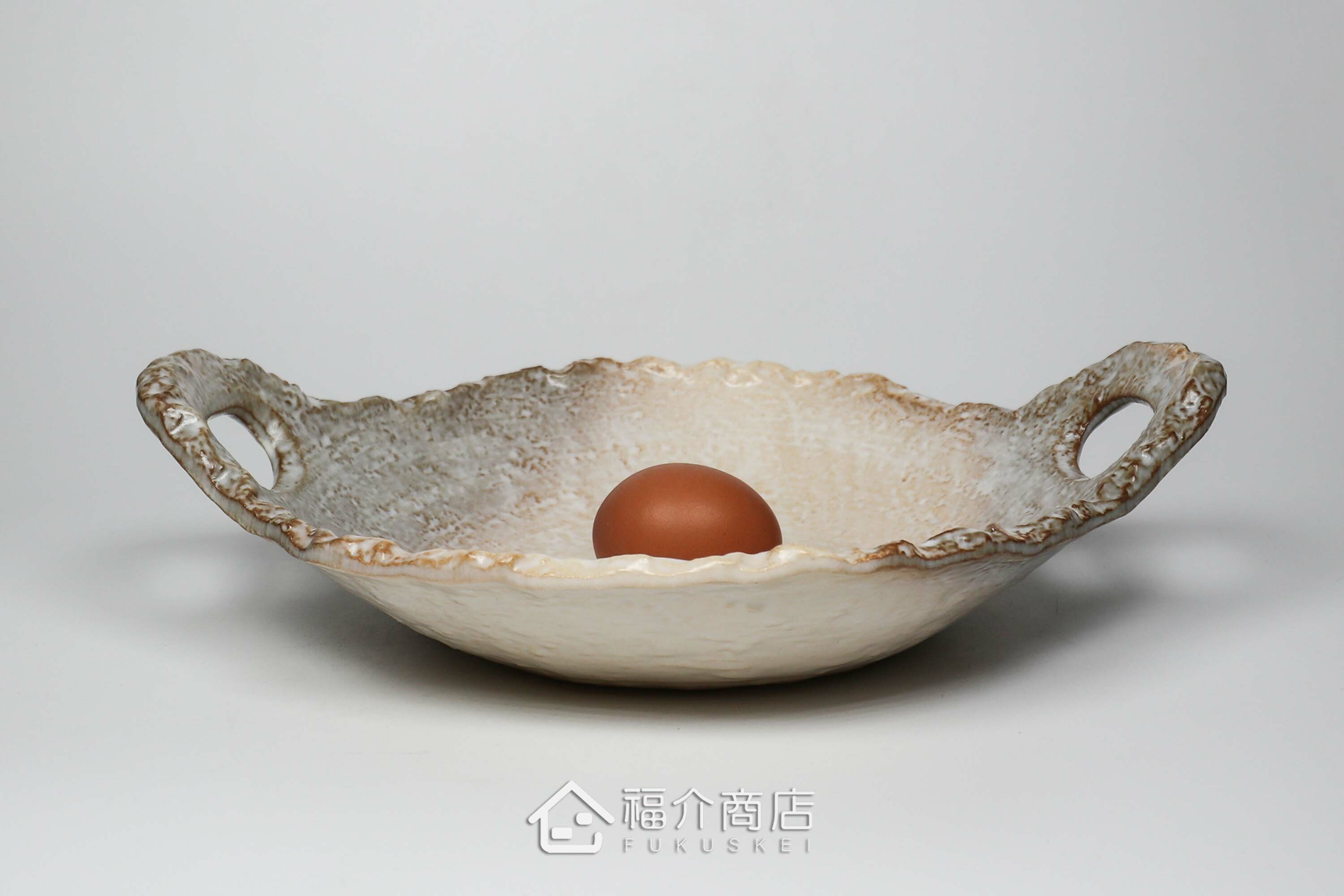 可以做煎肉、大阪燒、海鮮料理的耐熱陶盤與土雞蛋