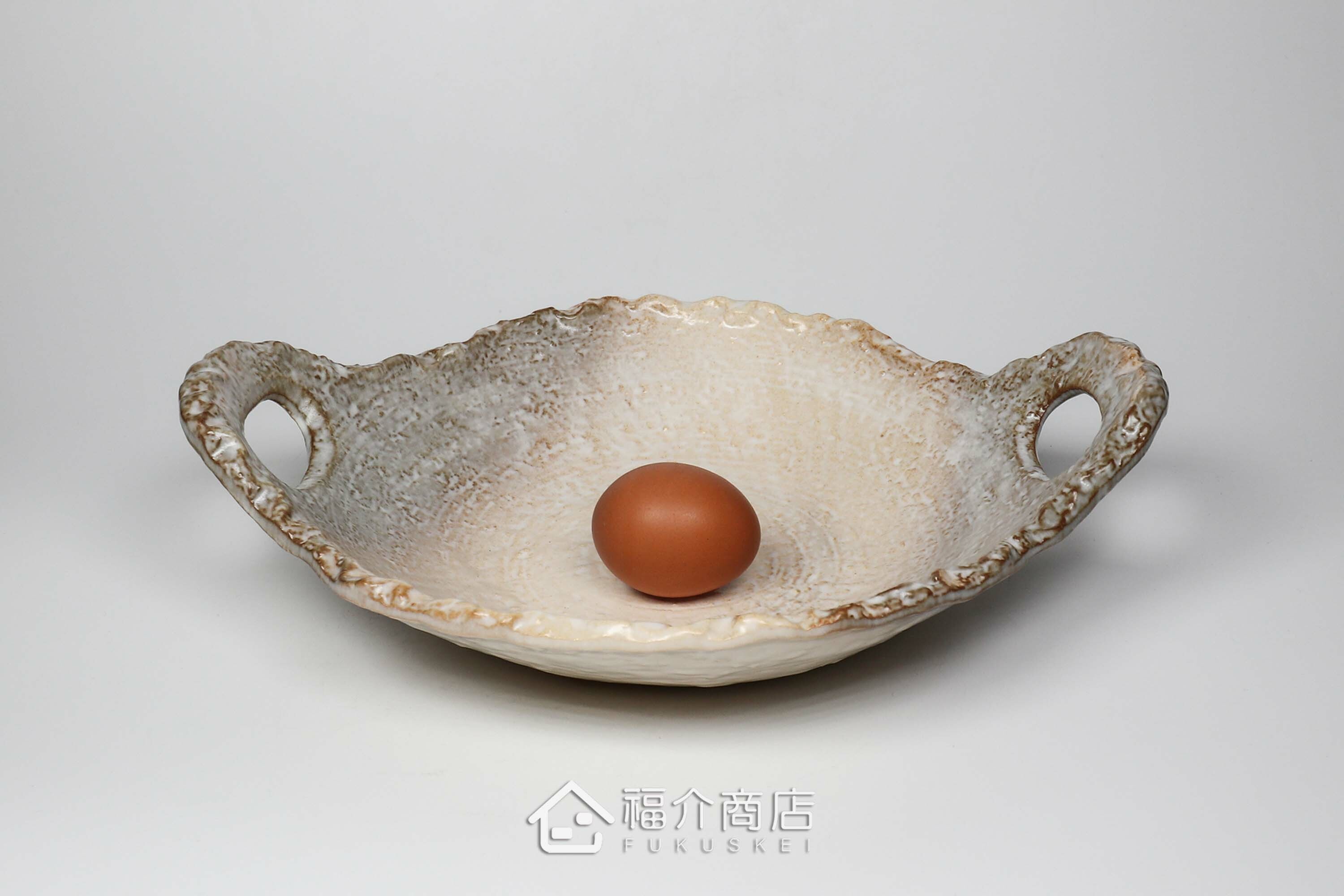 可以做煎肉、大阪燒、海鮮料理的耐熱陶盤與土雞蛋