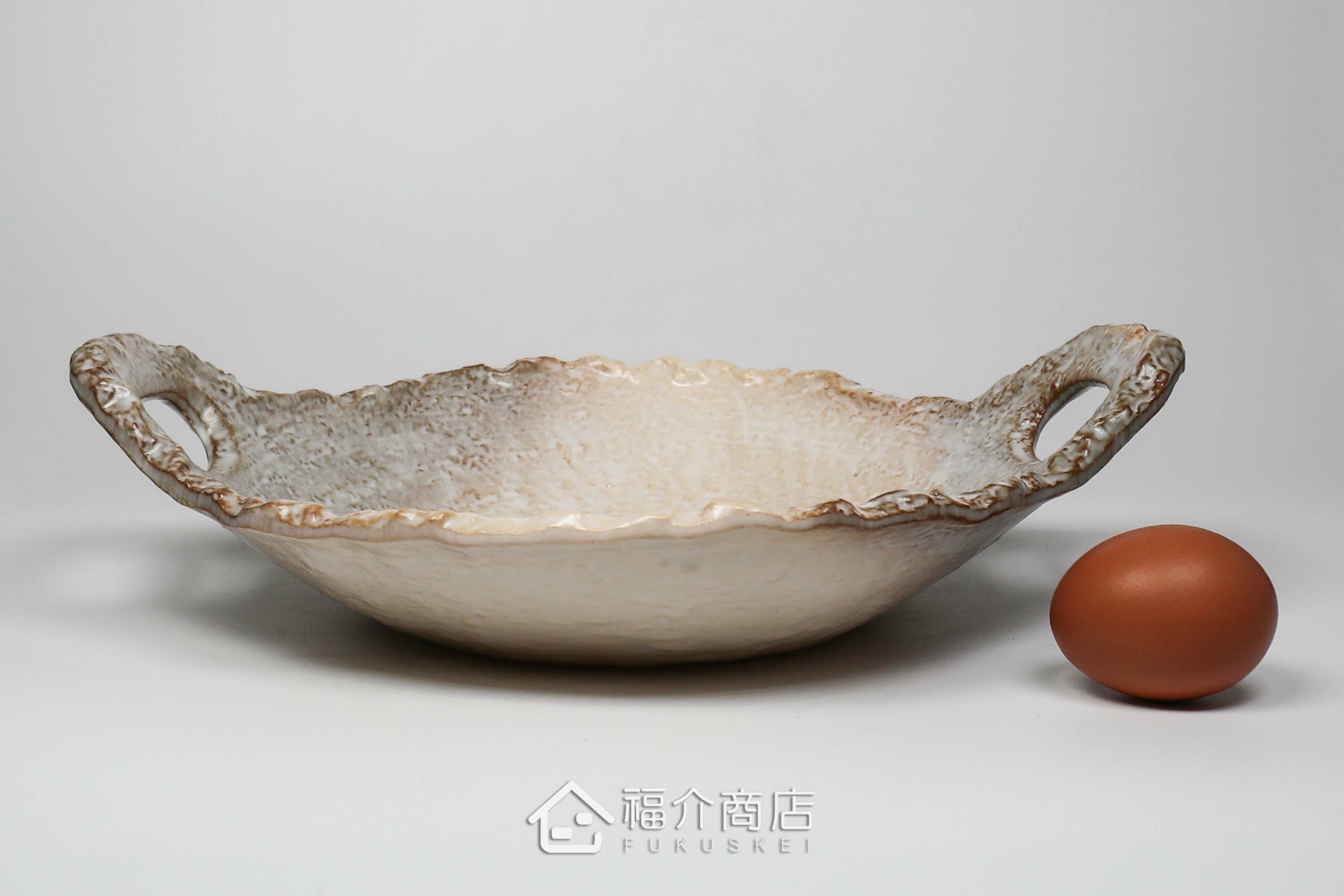 可以做煎肉、大阪燒、海鮮料理的耐熱陶盤與土雞蛋