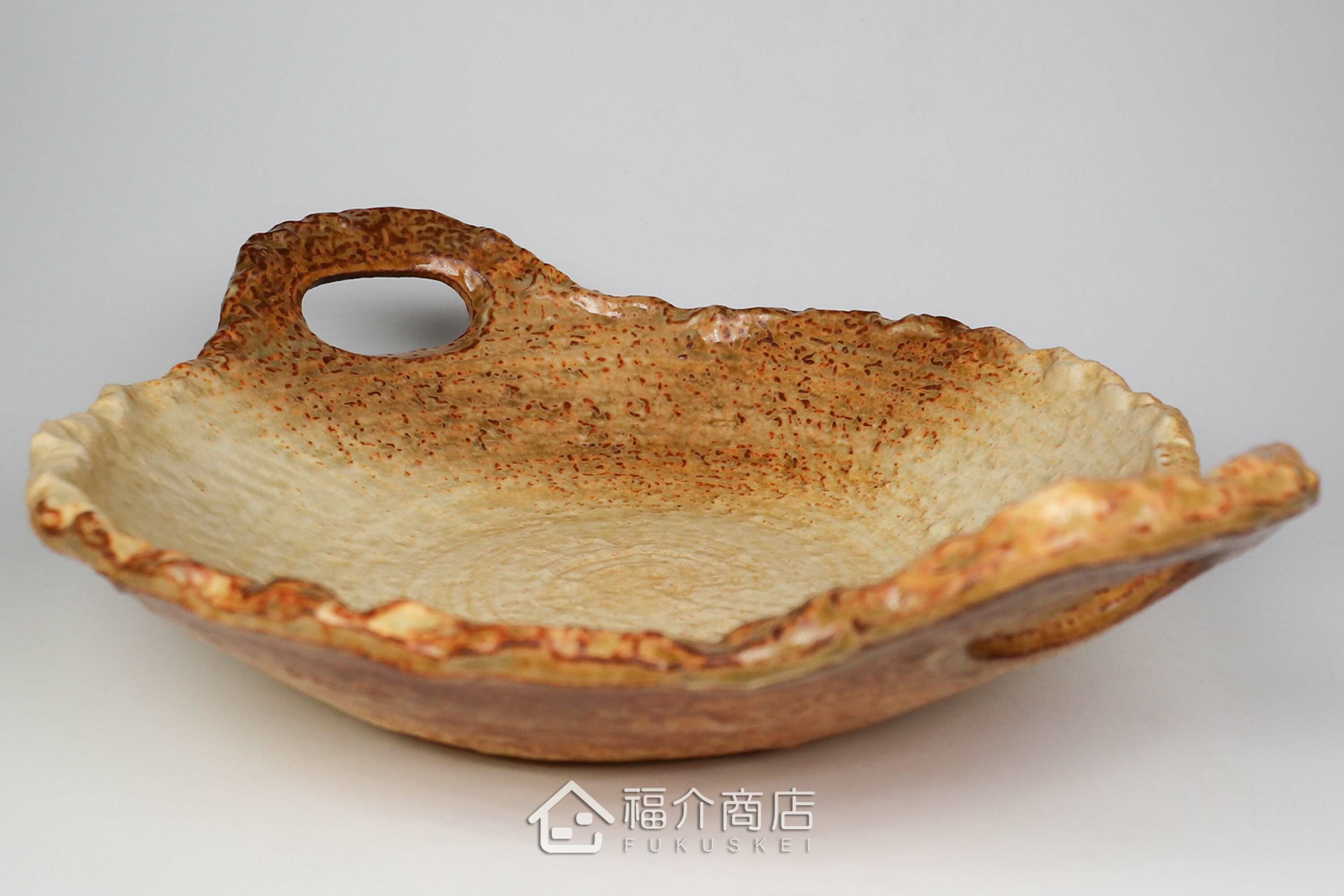 可以直火加熱烹調做煎肉、大阪燒、海鮮料理的耐熱陶盤